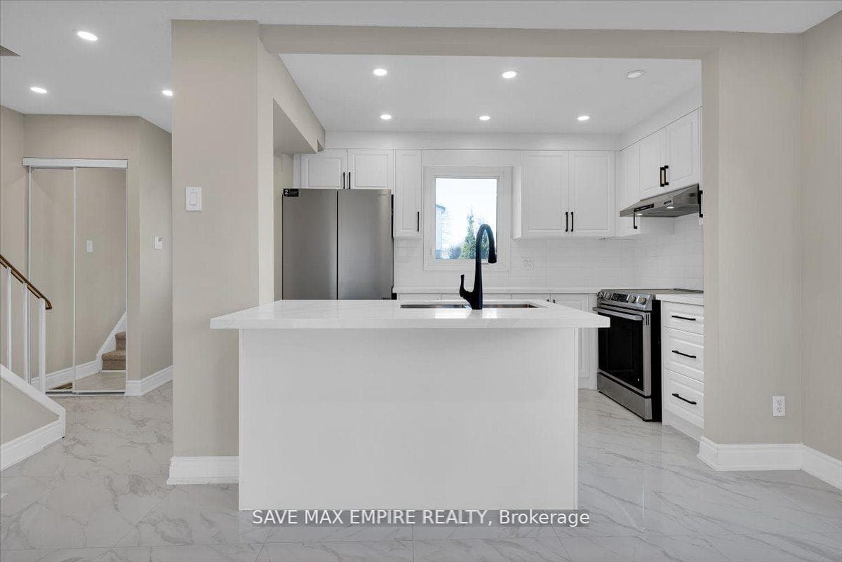 18 Hasting Square photo 10