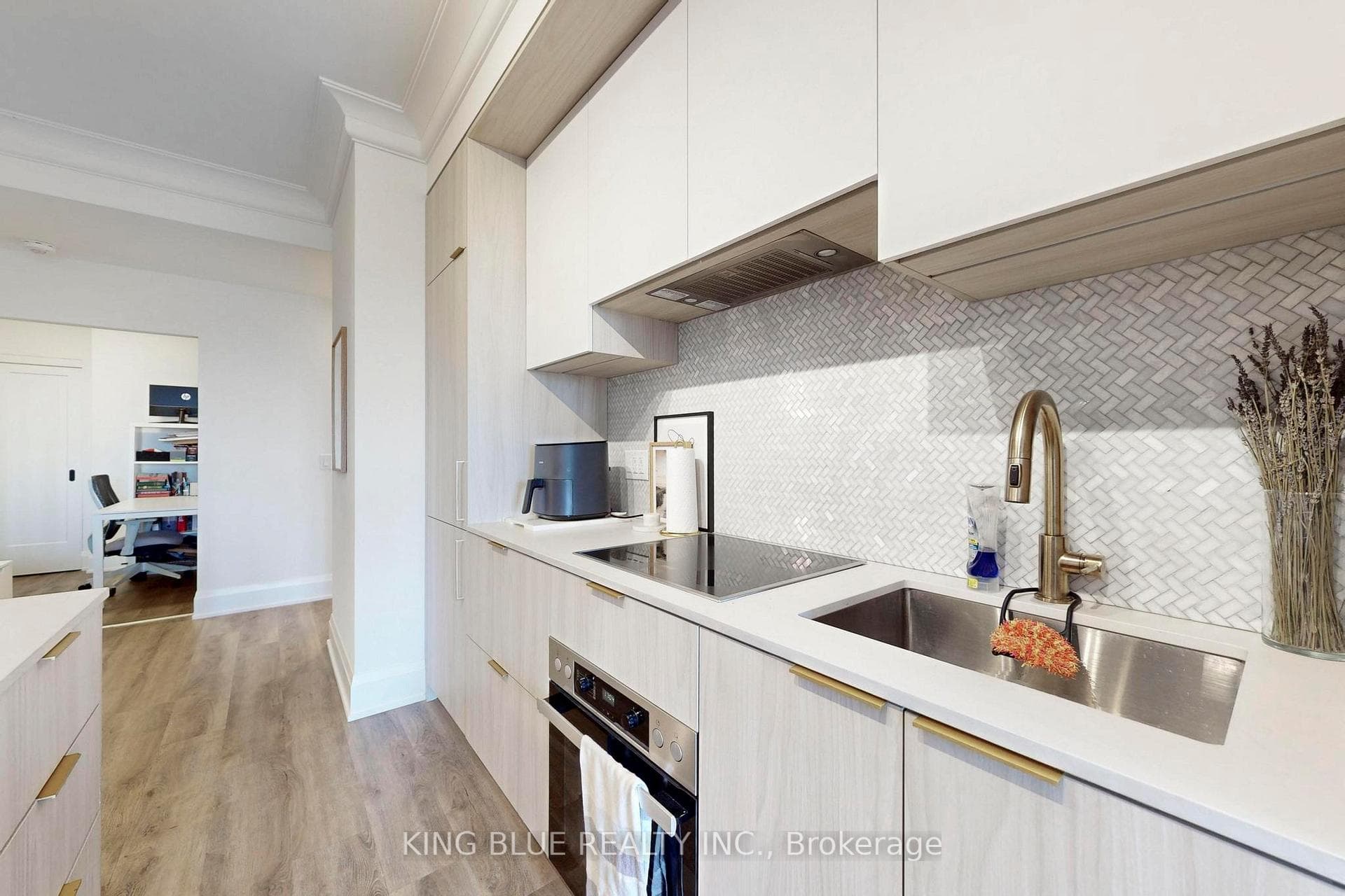 123 Portland Street Unit 701 photo 10