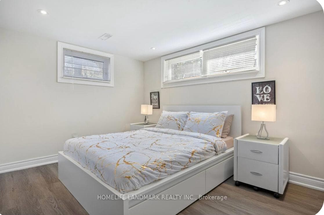 1739 Mount Albert Road photo 16