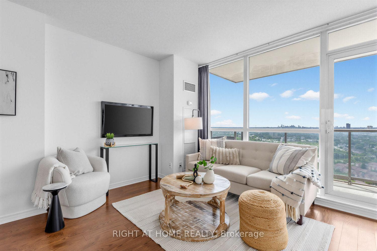 2240 Lake Shore Boulevard Unit 3104 photo 3