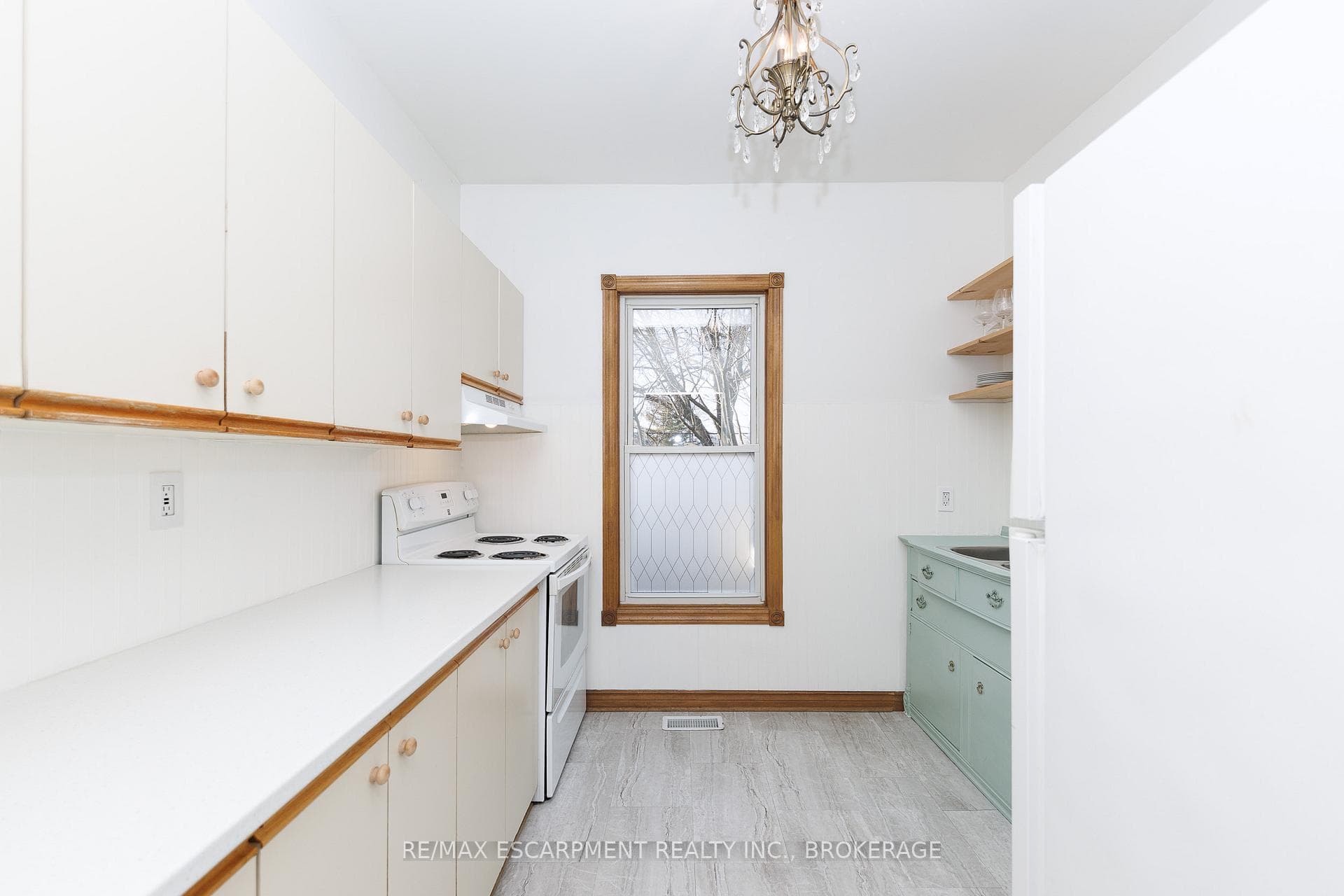 312 Clarence Street photo 8
