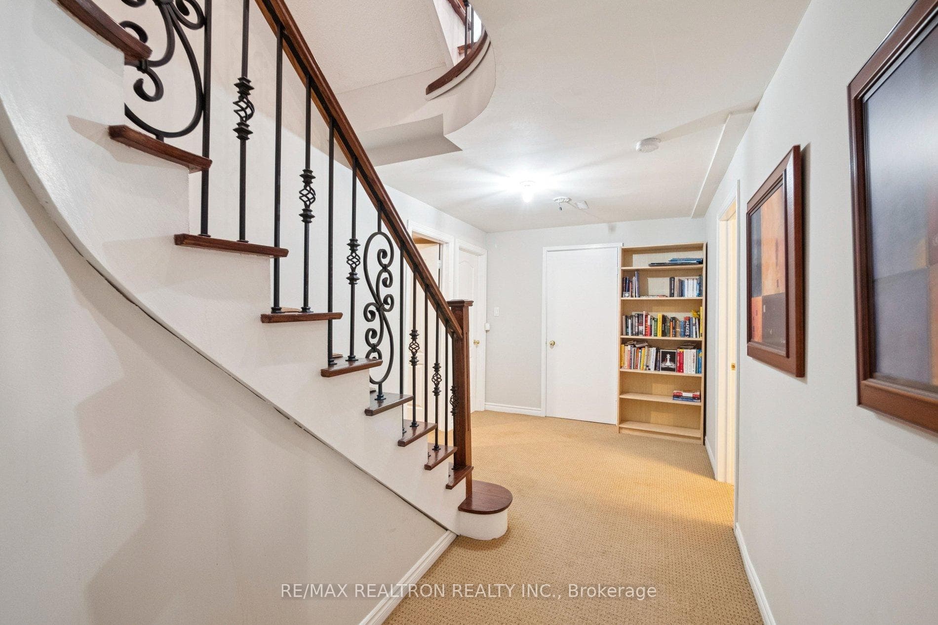 174 Hammerstone Crescent photo 36