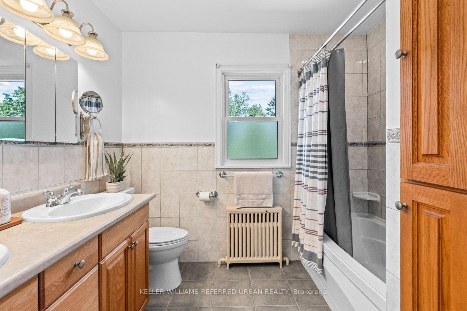 327 Bessborough Drive photo 37