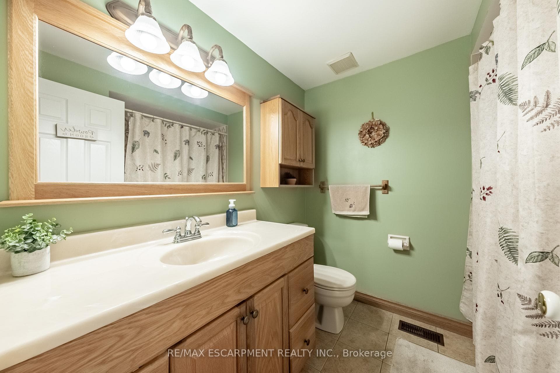 152 Guildwood Drive photo 18