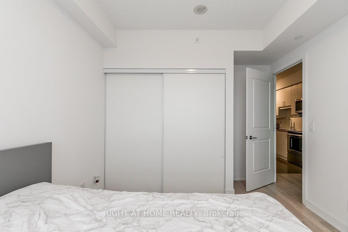 9201 Yonge Street photo 13