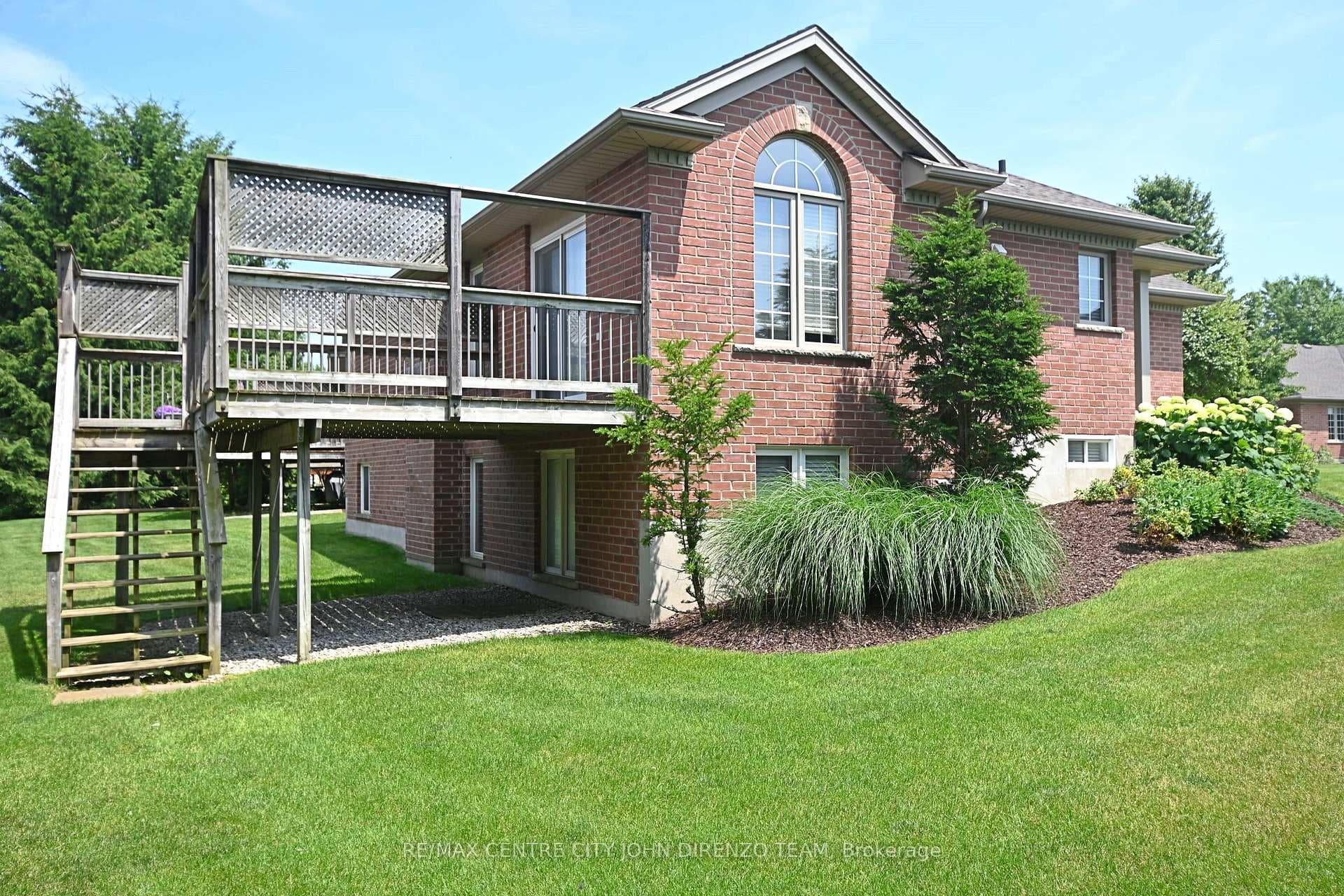 19 Augusta Crescent Unit 1 photo 34