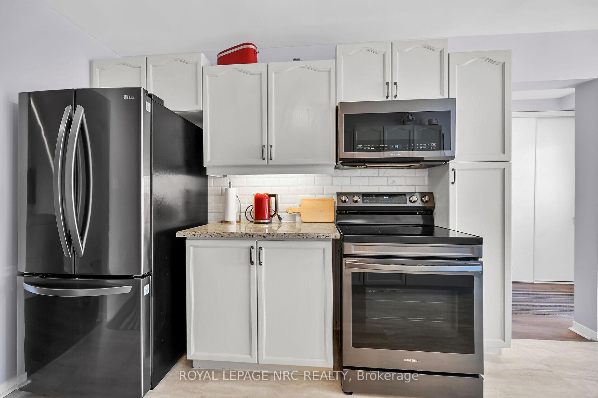4387 Adriana Avenue photo 18