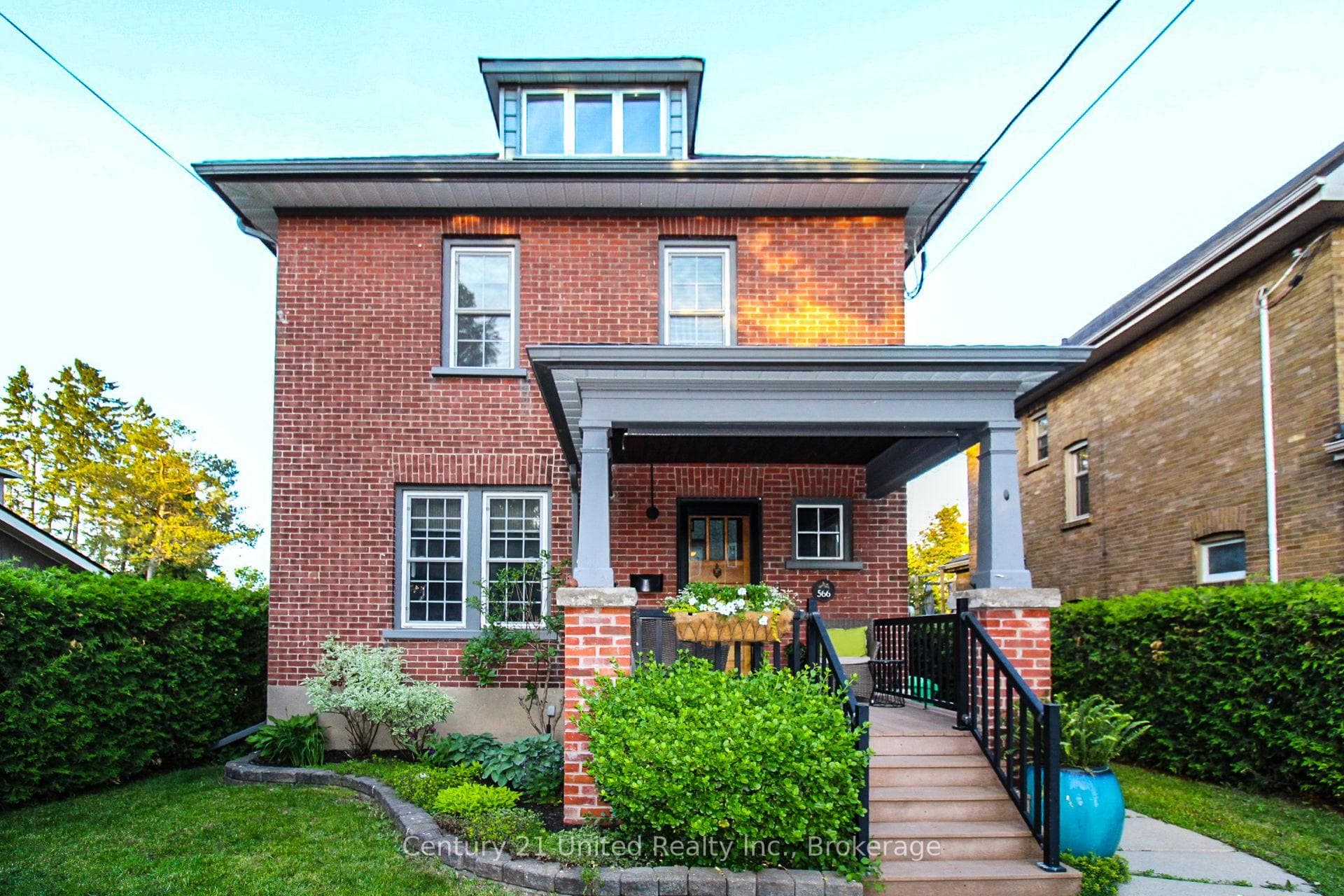 566 Waterford Street photo 1