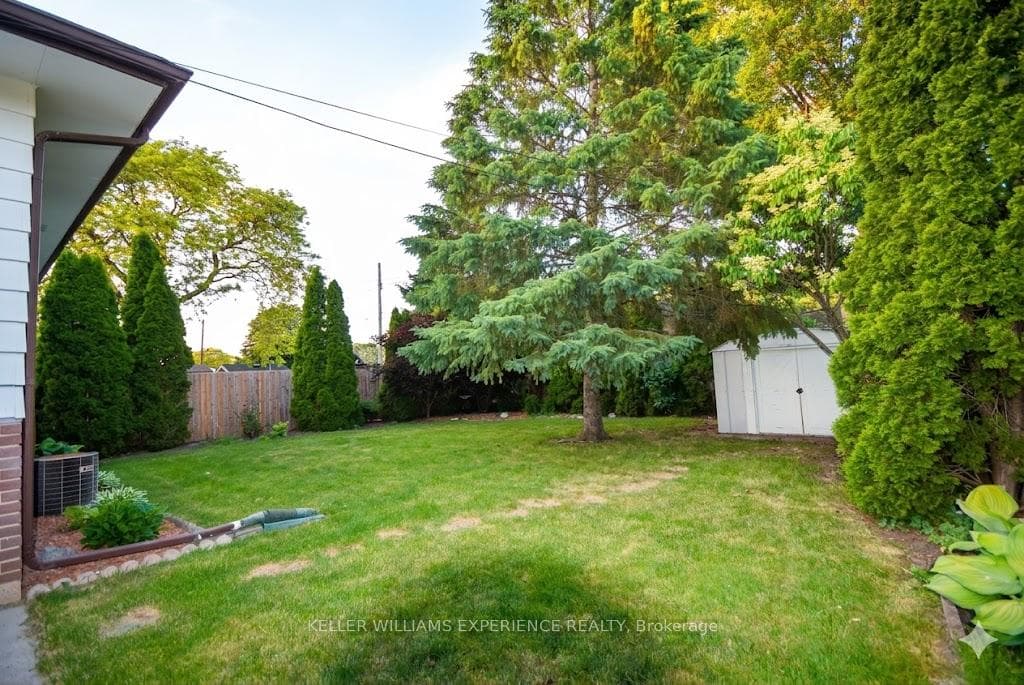 1290 Janisse Drive photo 6