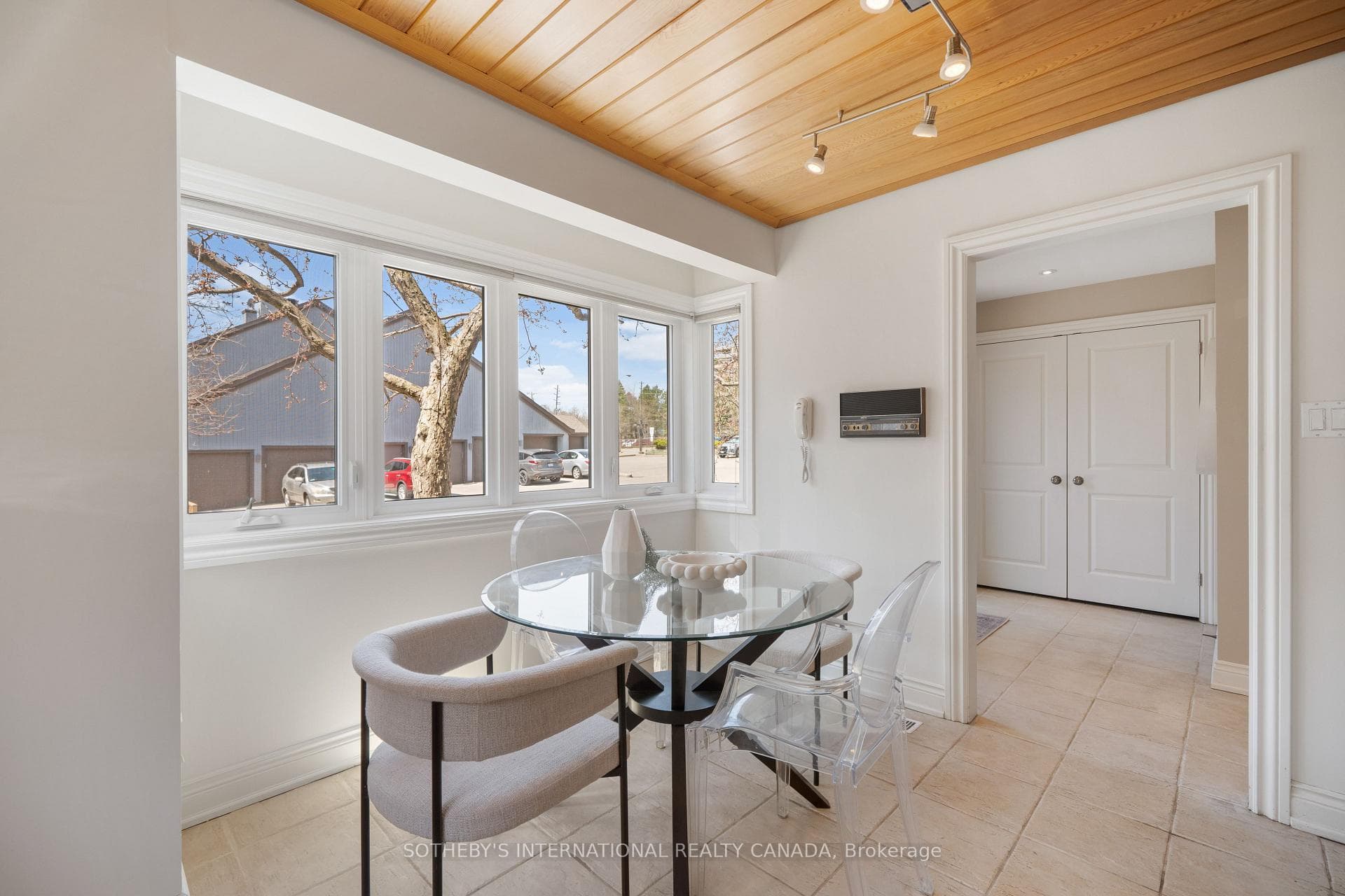 33 RAINBOW CREEK Way photo 4