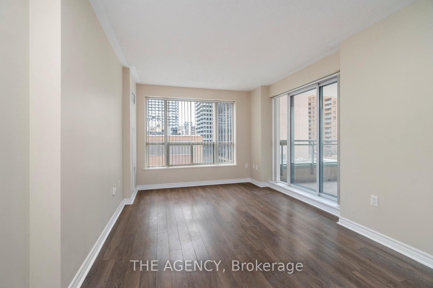 887 Bay Street Unit 604 photo 16