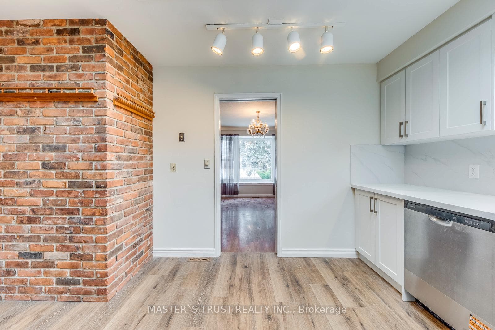 9 Bayshore Crescent photo 16