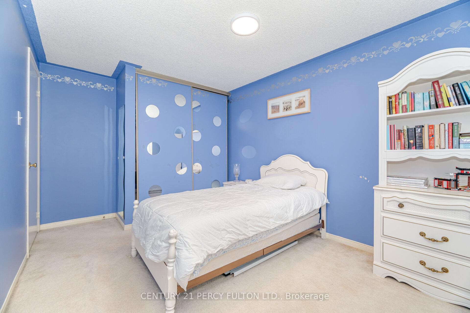 1399 Anton Square photo 31