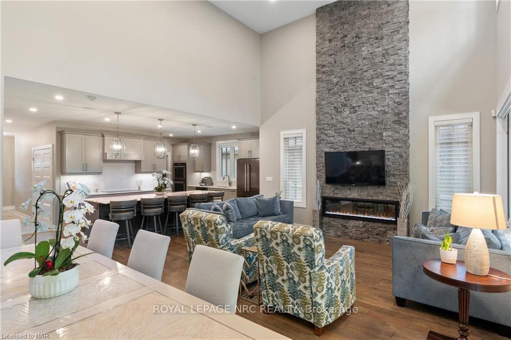 Gas fireplace, hardwood floors