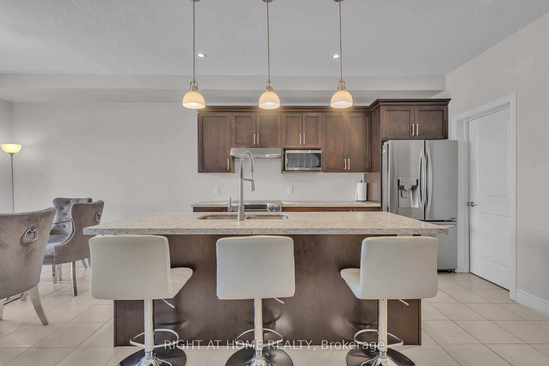 321 Carriage Way photo 10