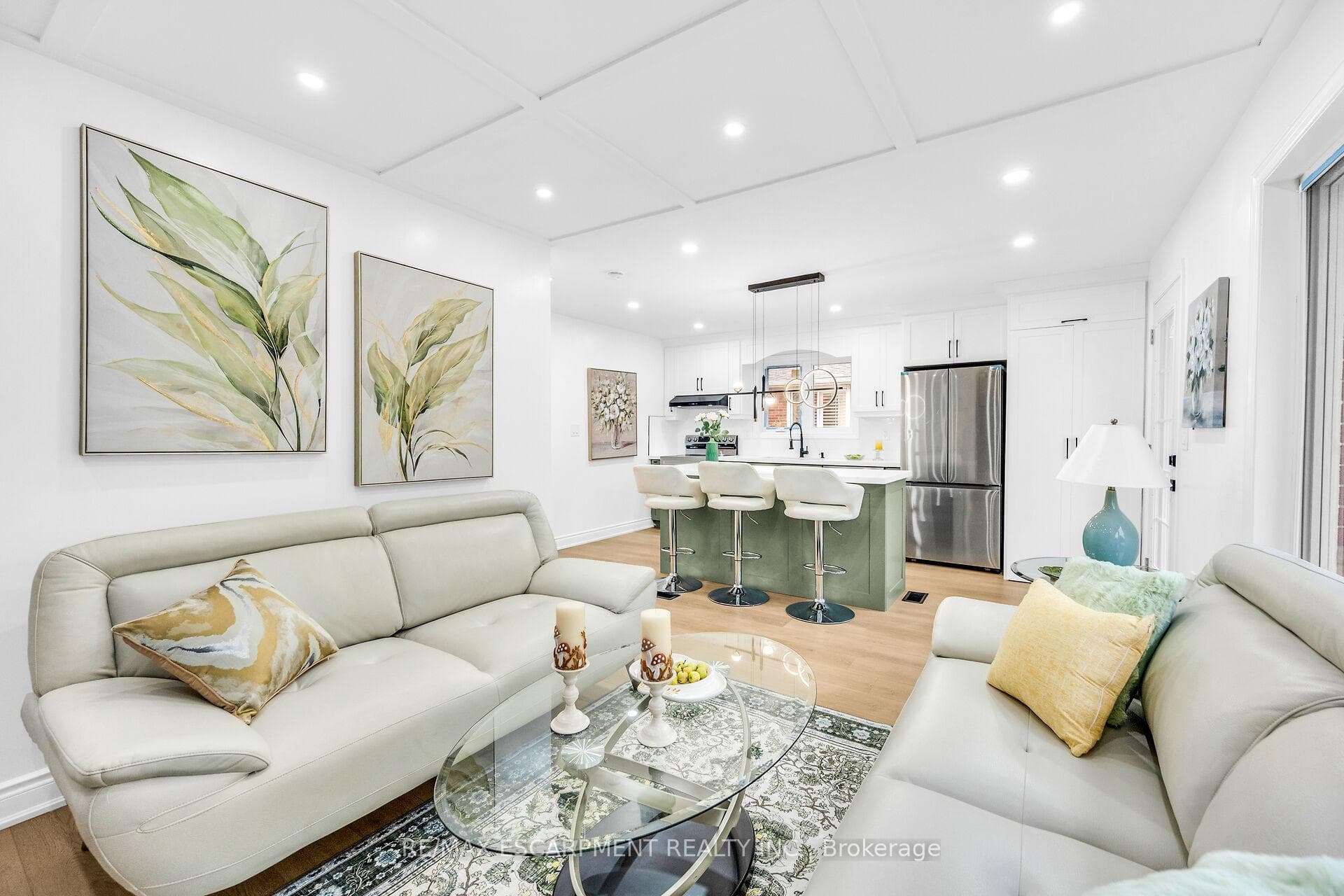 64 VICEROY Court photo 18