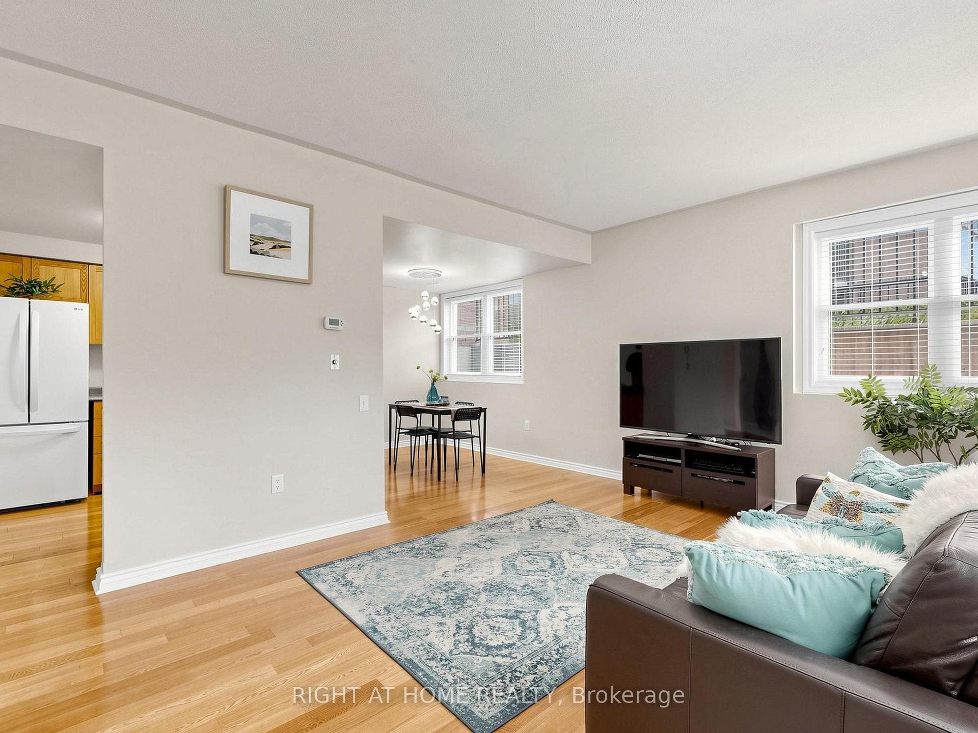 760 Lawrence Avenue Unit 76 photo 5
