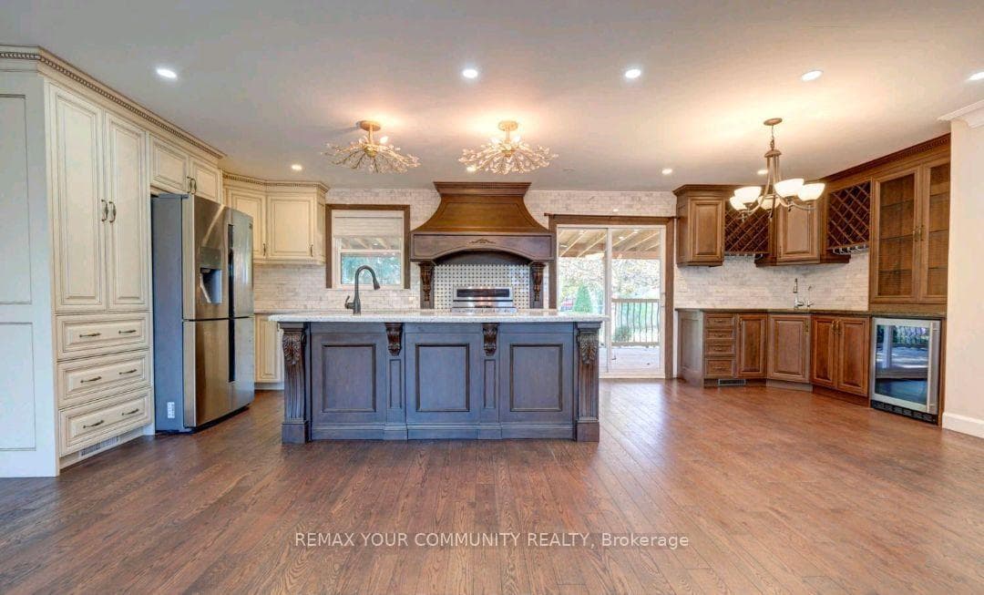 372 Dixon Boulevard photo 2
