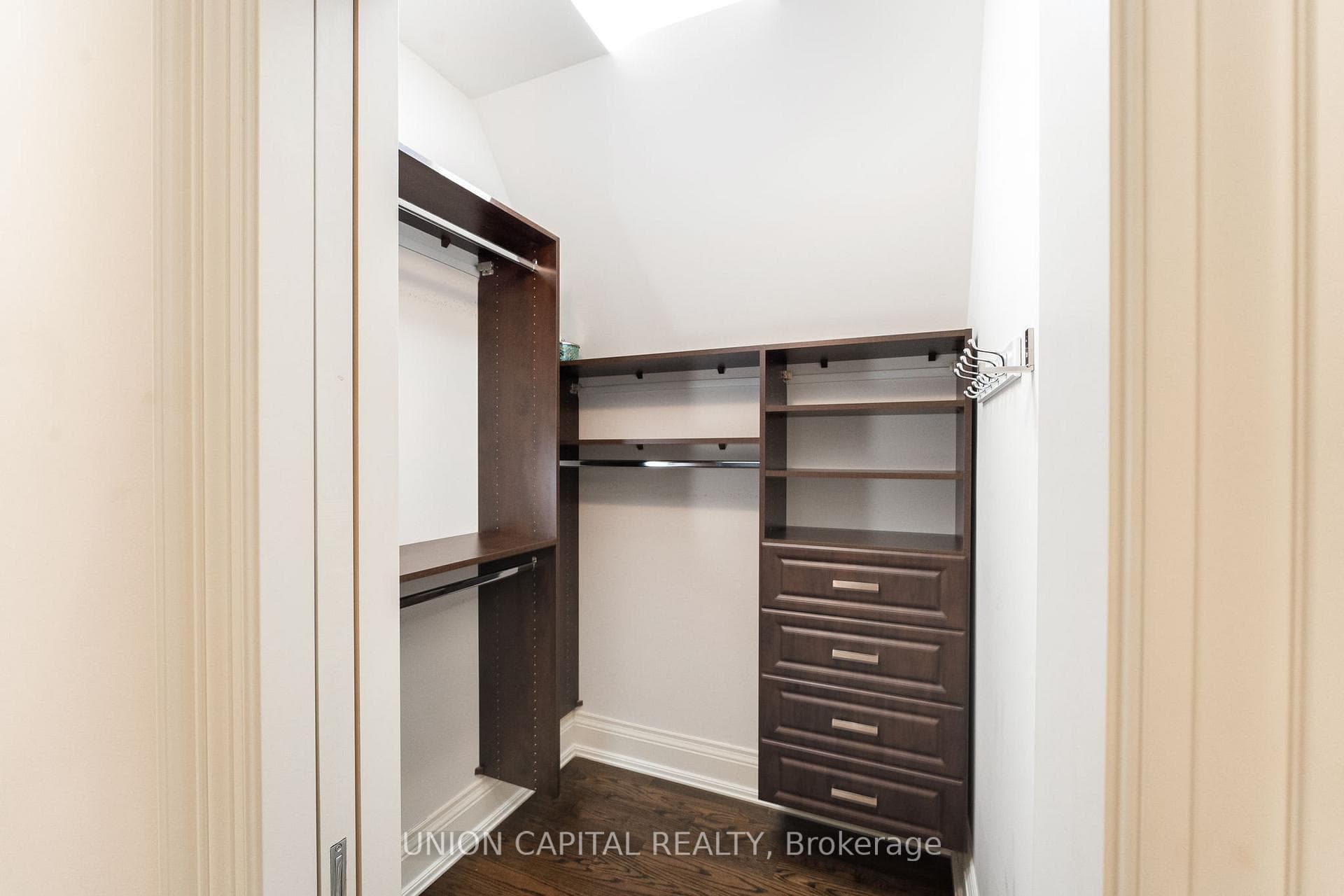 491 St Clements Avenue photo 23