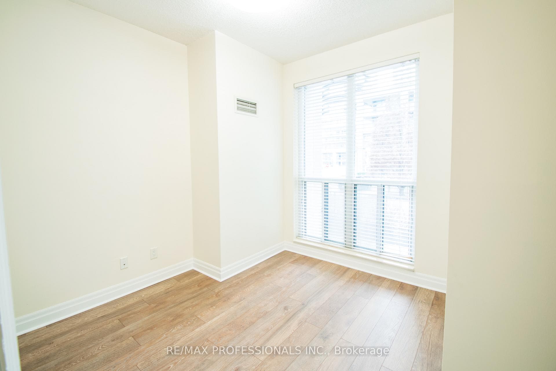 2119 Lake Shore Boulevard Unit 110 photo 9