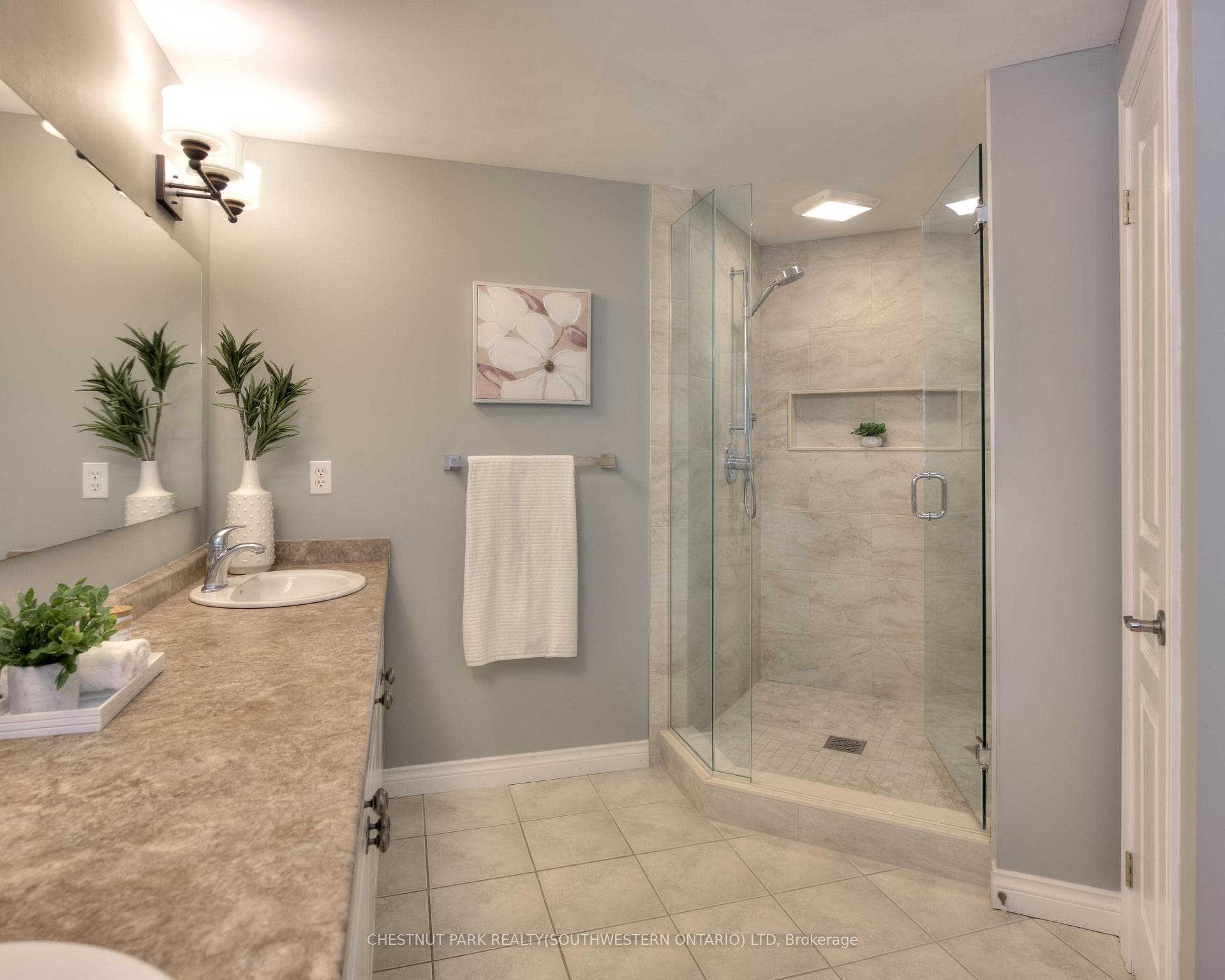 46 La Salle Street photo 20