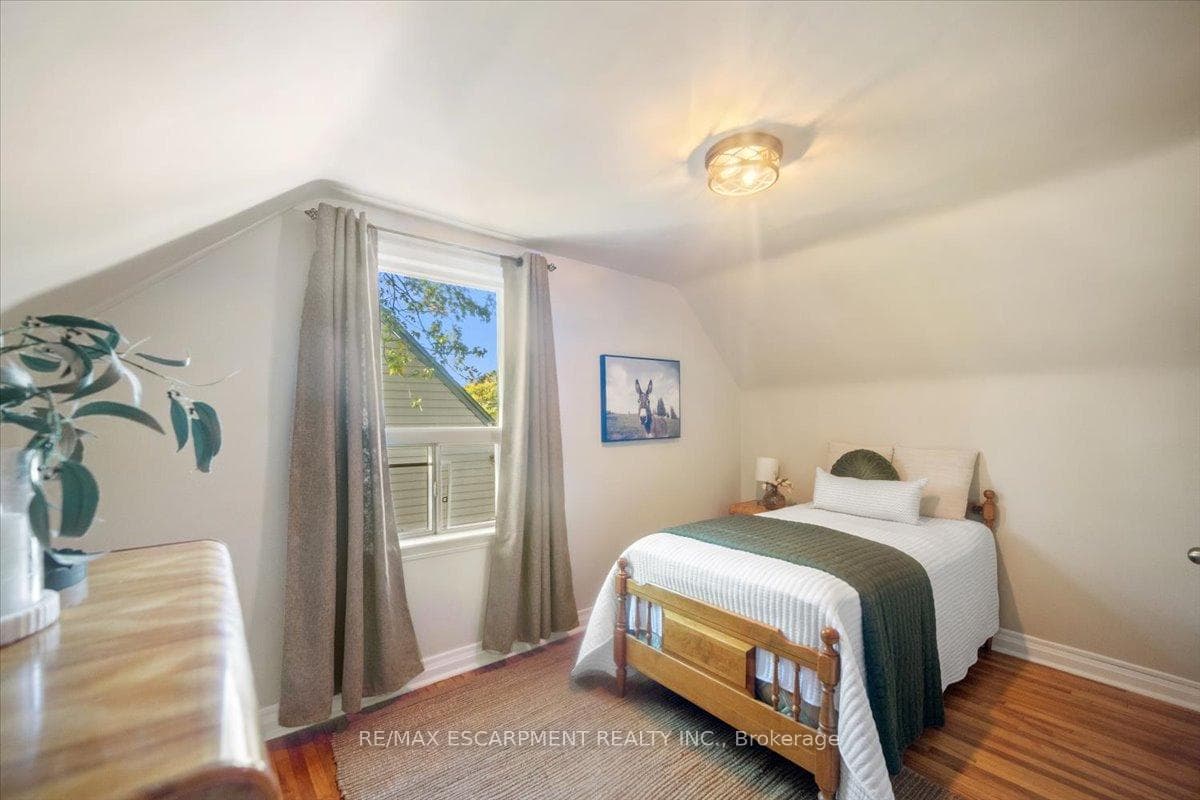 832 Queensdale Avenue photo 36