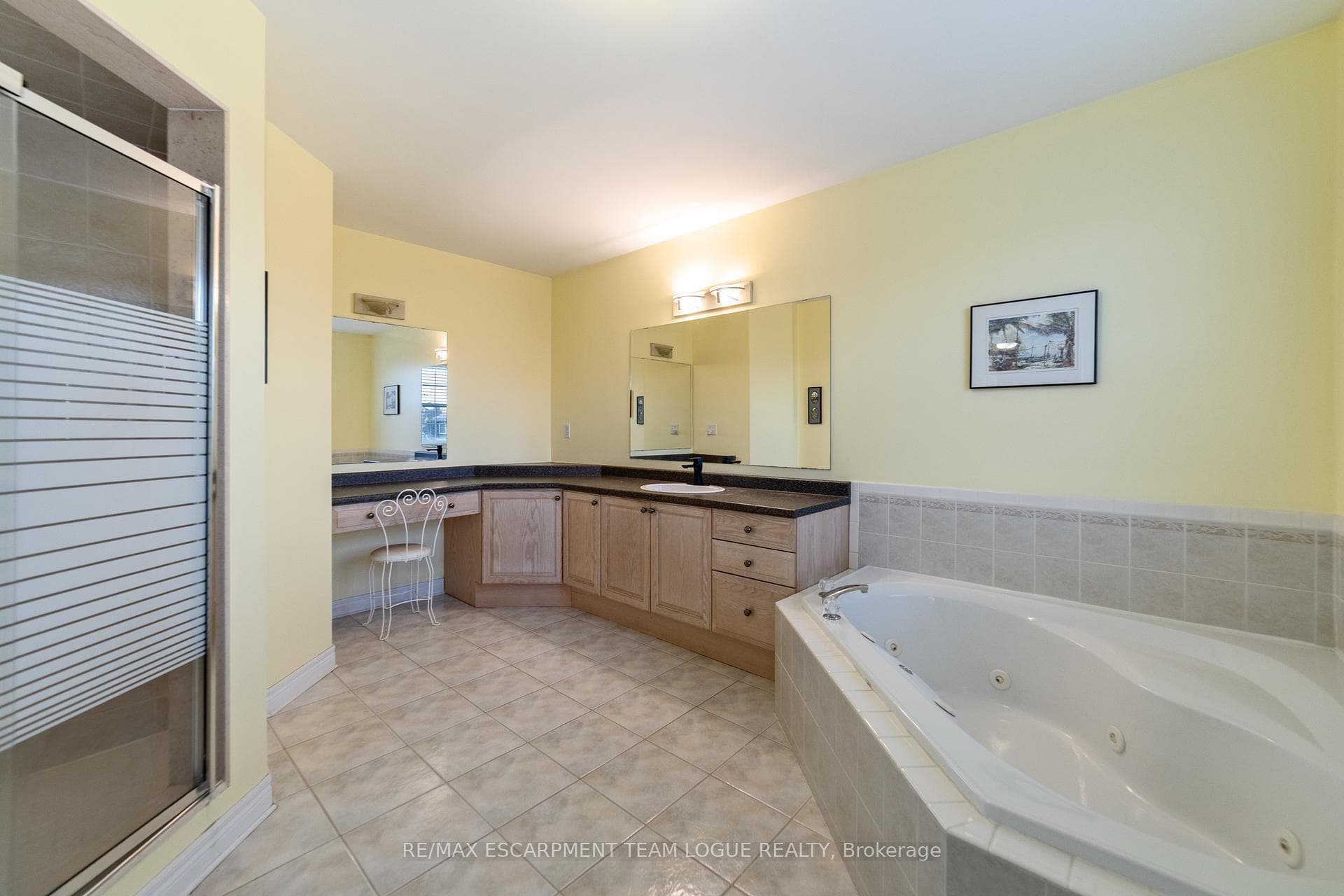 2108 DALECROFT Crescent photo 25
