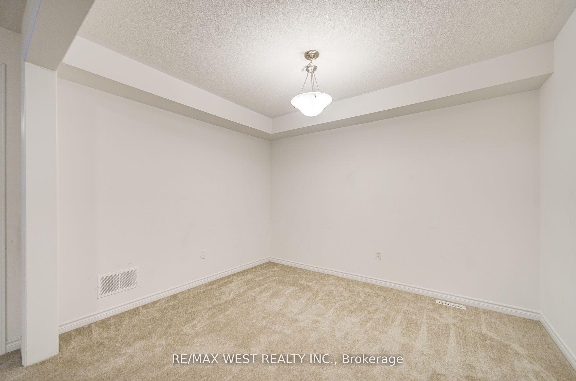 319 Ridley Crescent photo 11