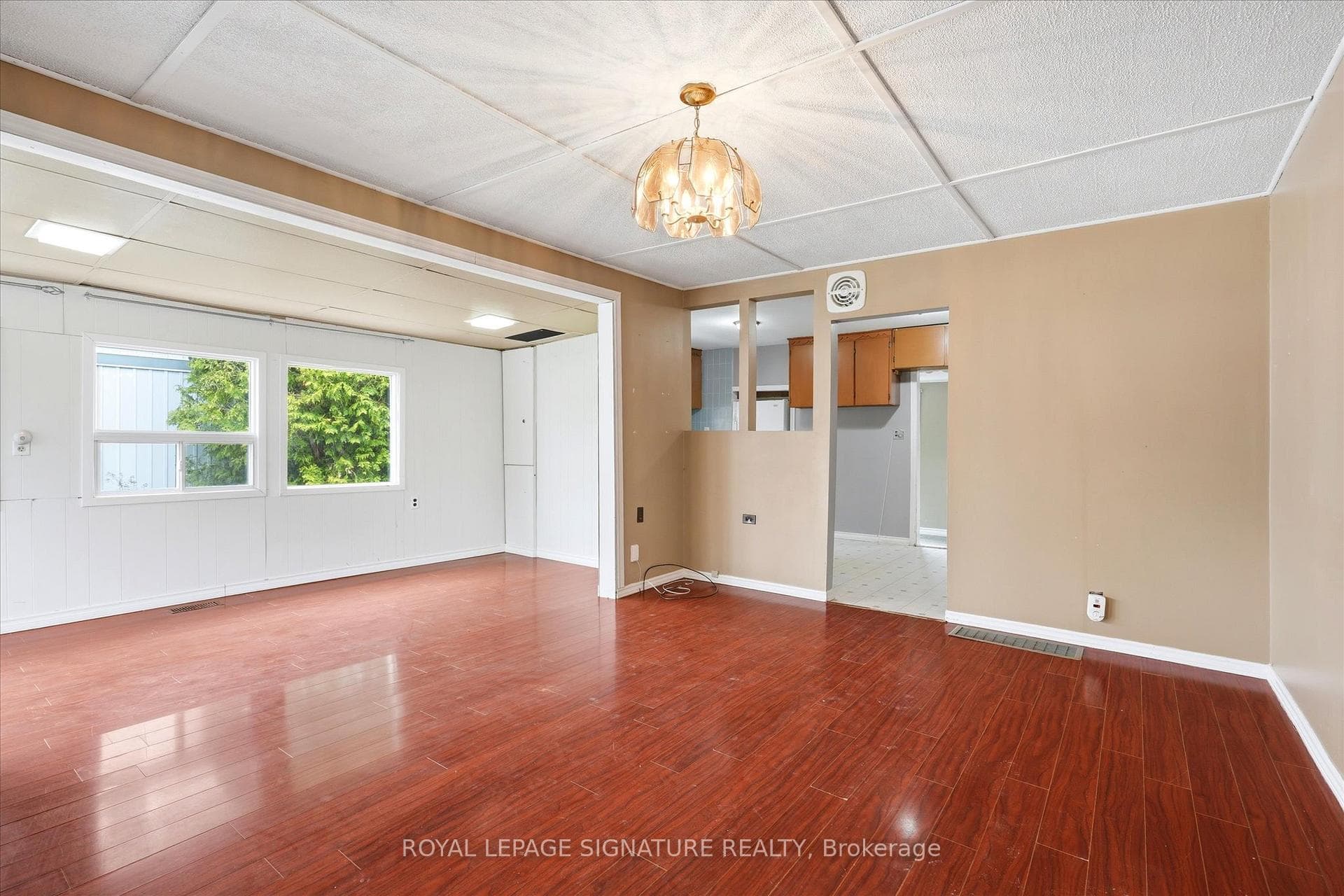 54 Farley Circle photo 2