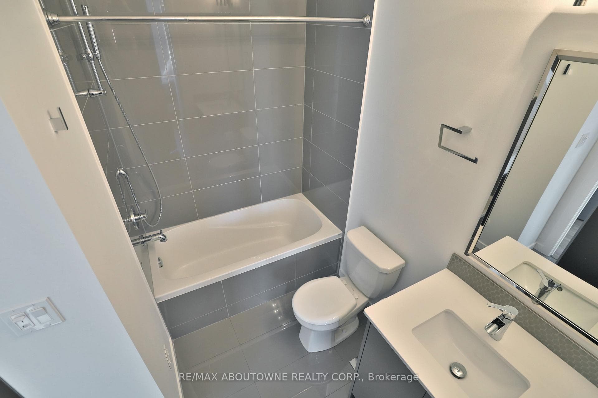 220 VELLWOOD Common photo 19