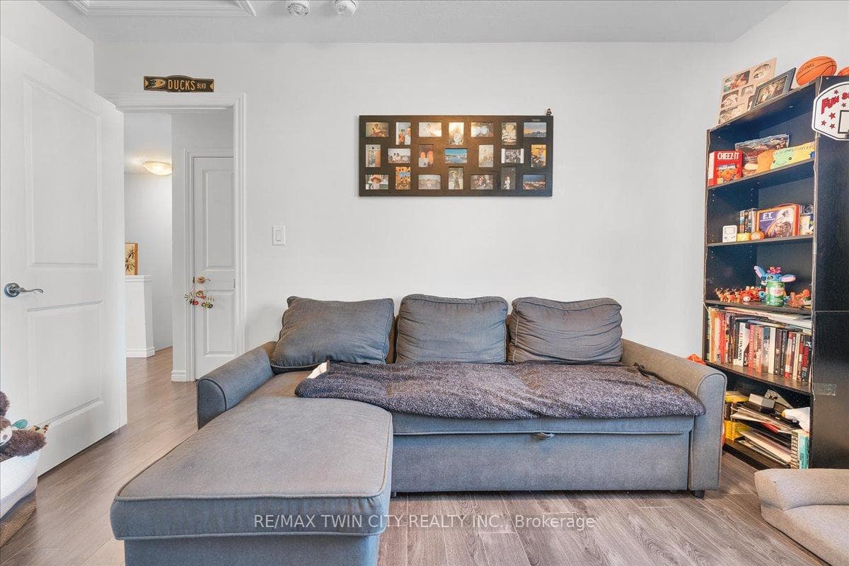 232 Links Crescent photo 26