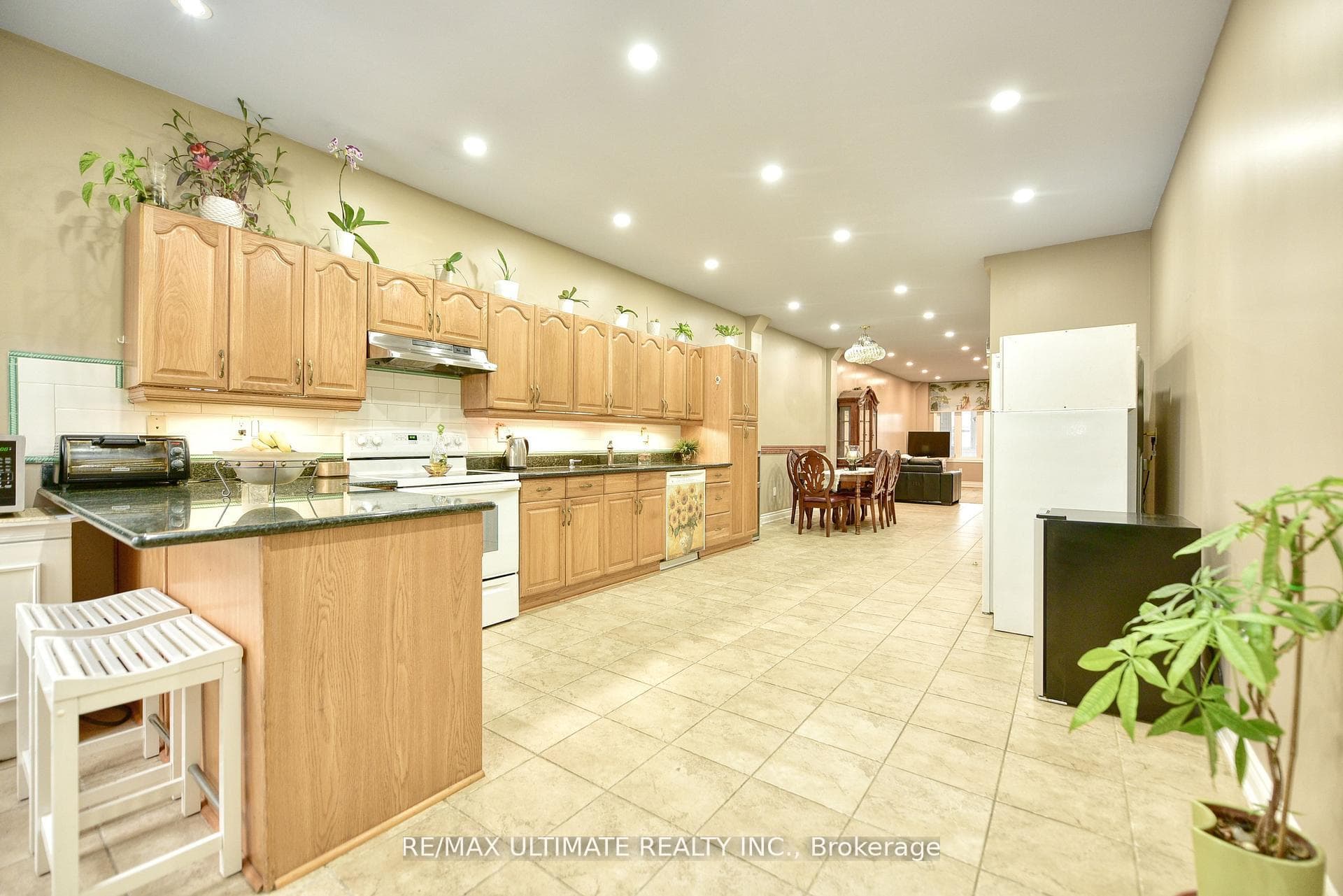 227 Earlscourt Avenue photo 3