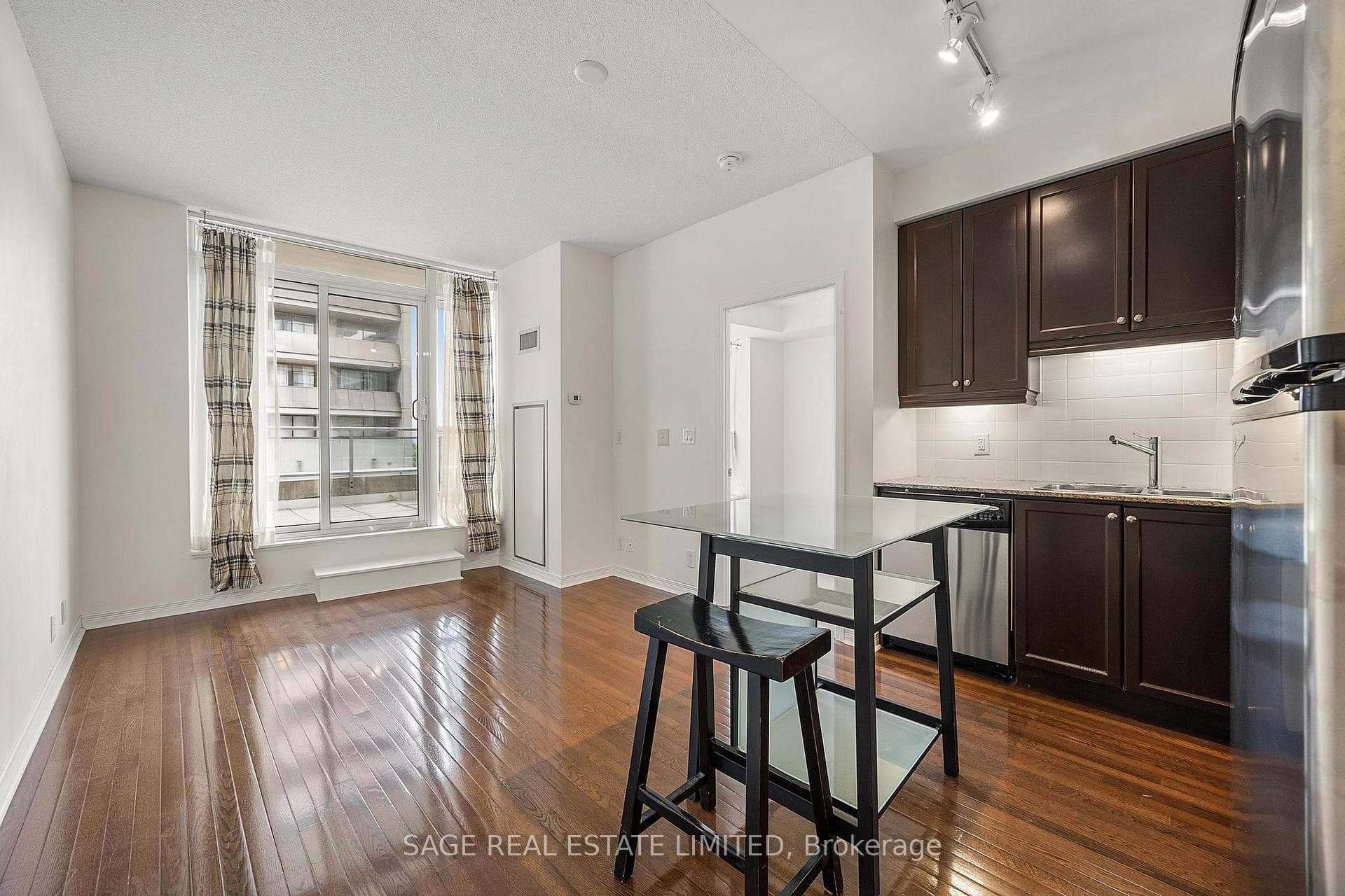 736 Spadina Avenue Unit 803 photo 3