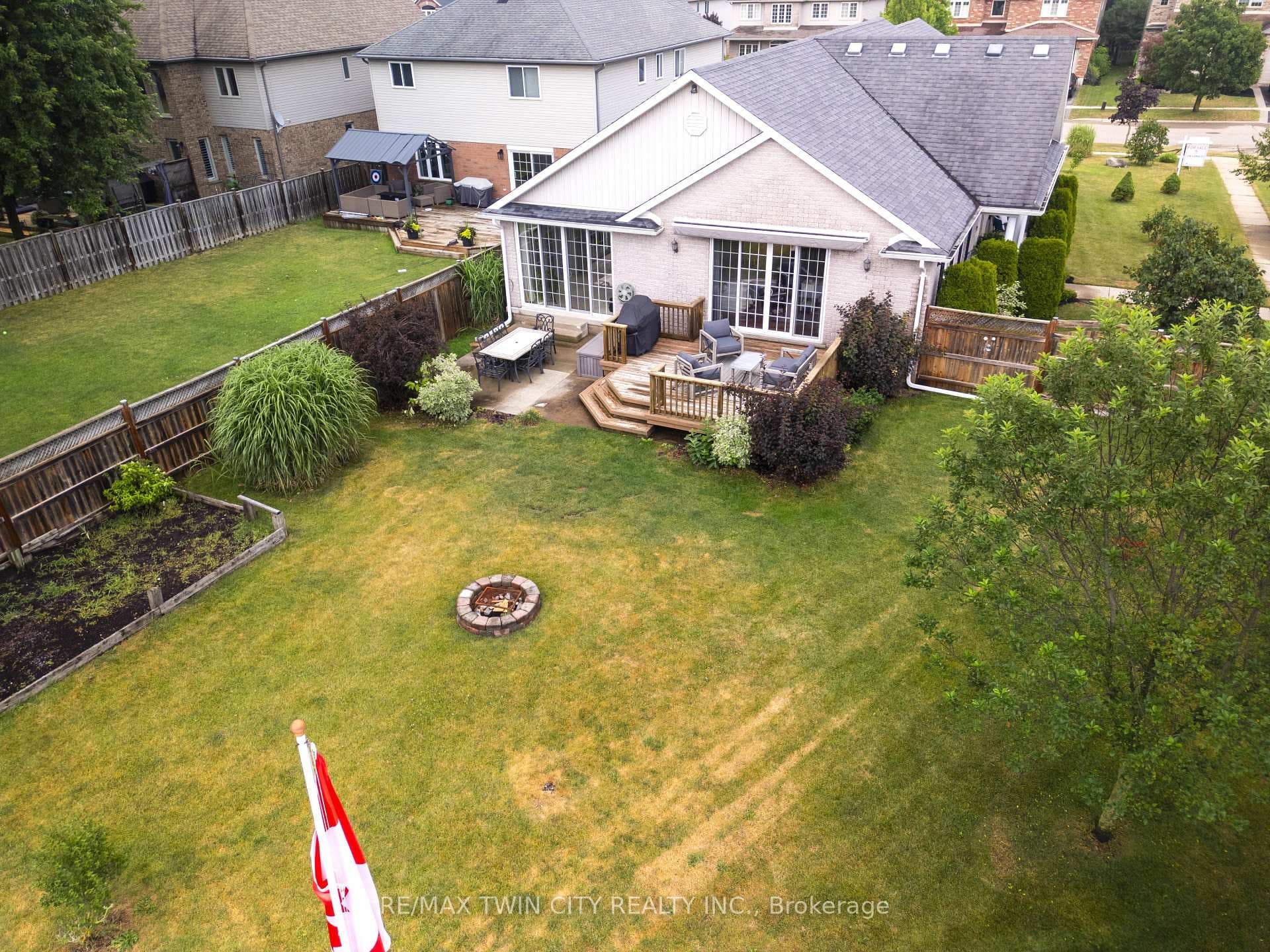 190 Laschinger Boulevard photo 44