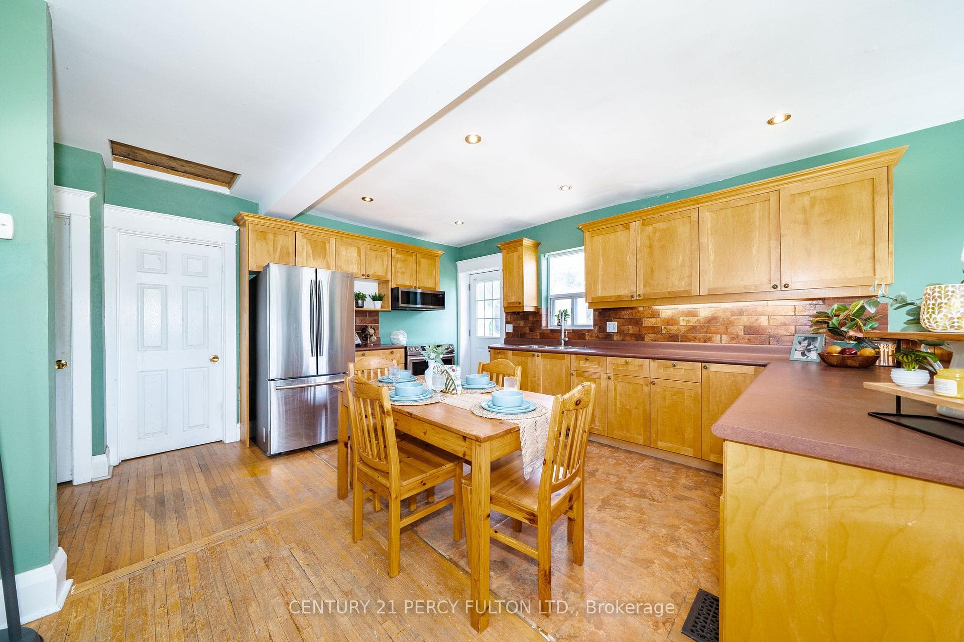 74 St. Dunstan Drive photo 4