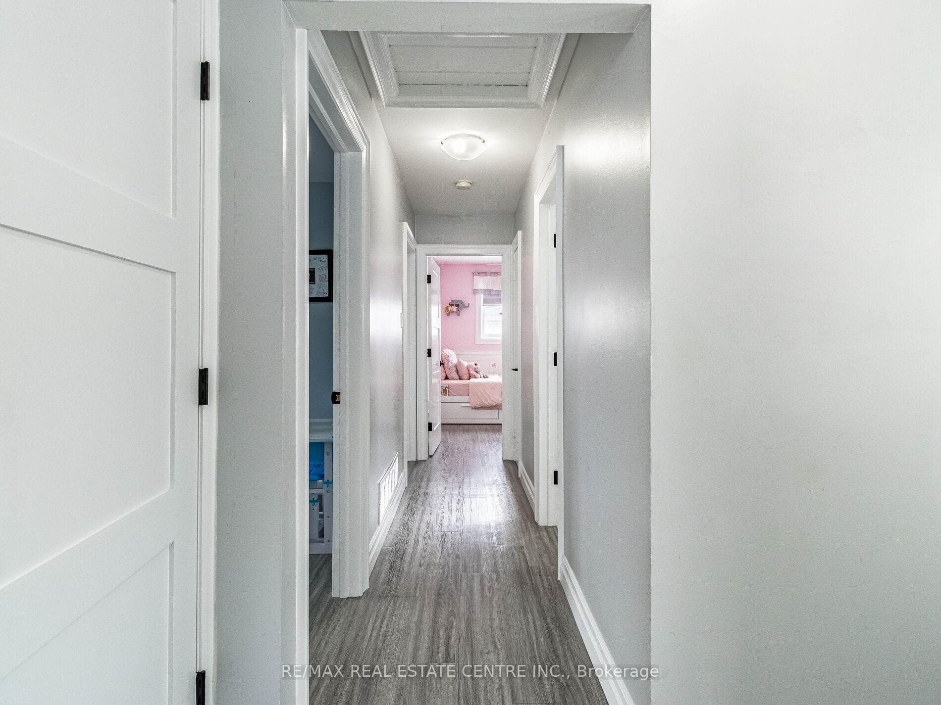 8 Dywin Court photo 18