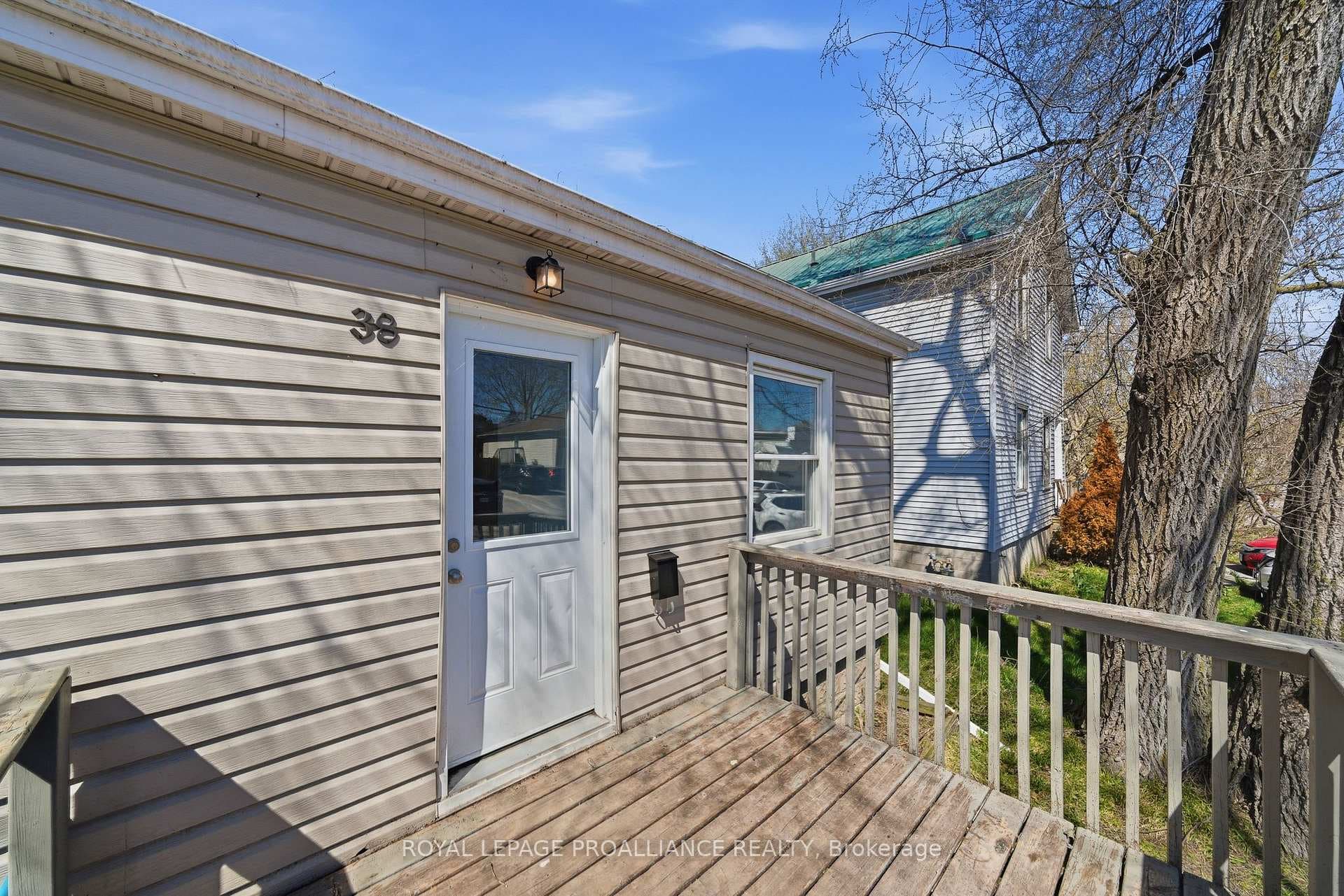 38 Oak Street photo 5