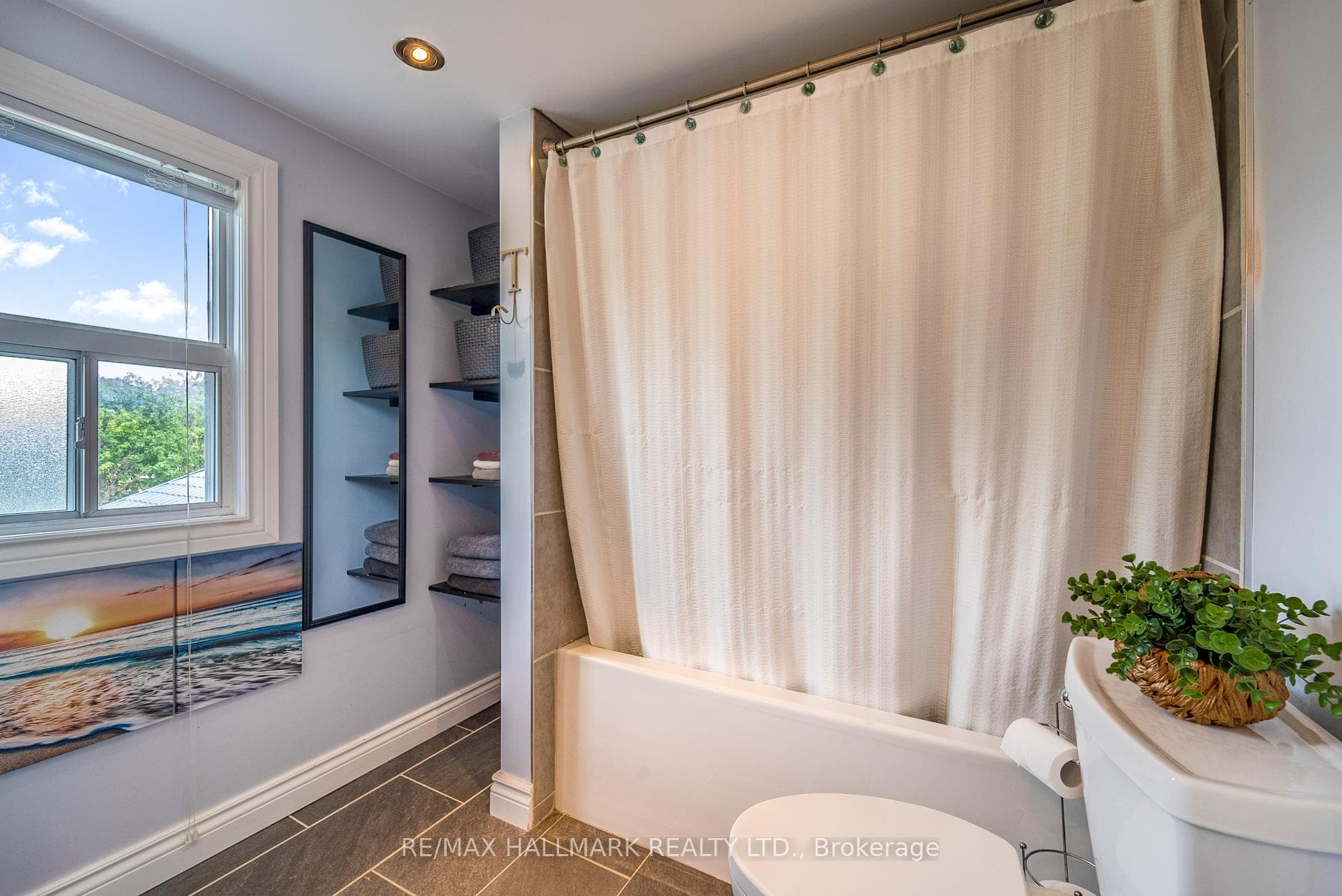4pc bath with shelving (Laundry)