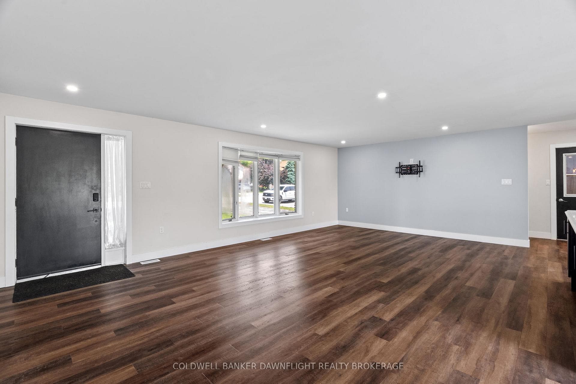 275 Place St Street photo 7