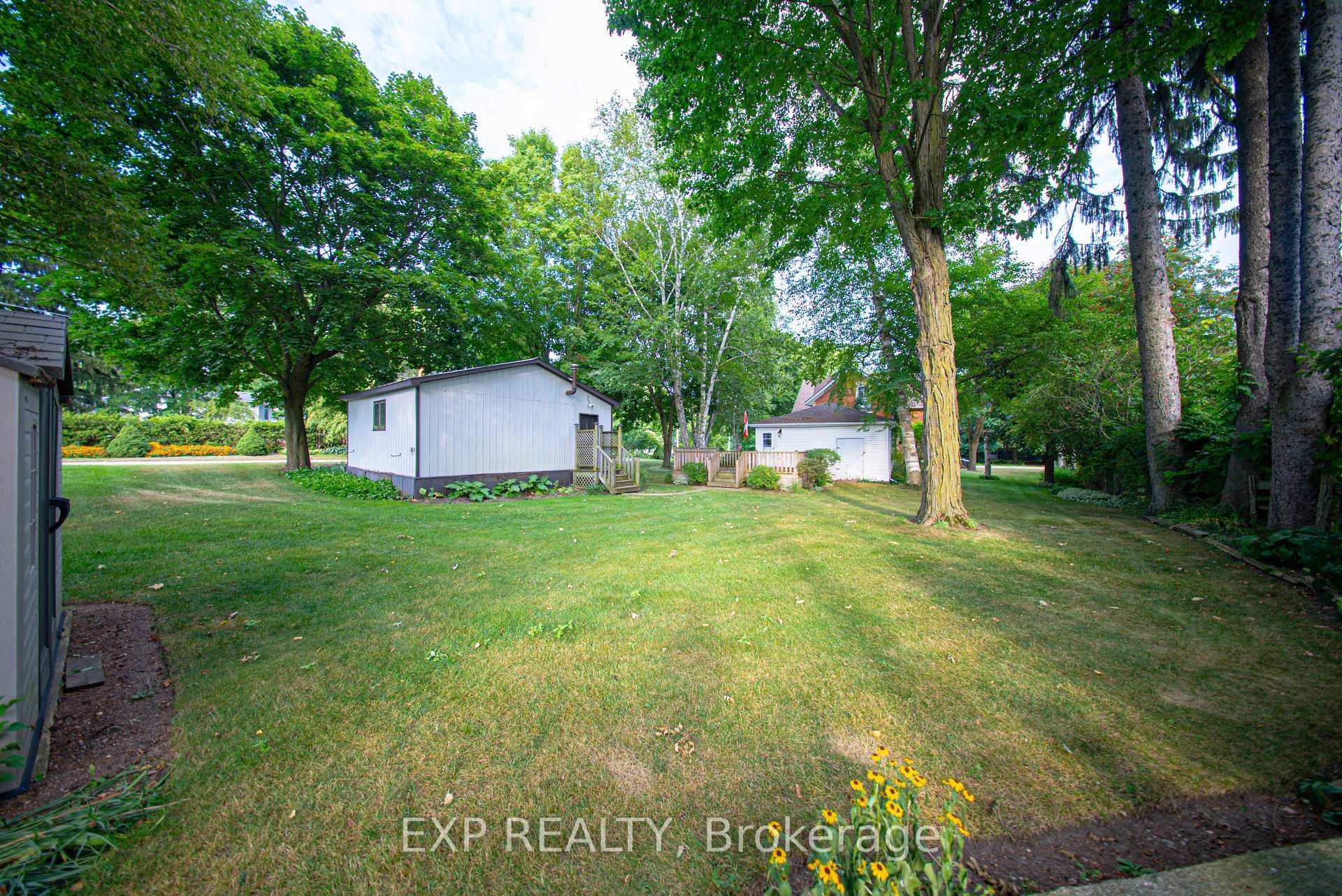 1051 Gibson Street photo 33