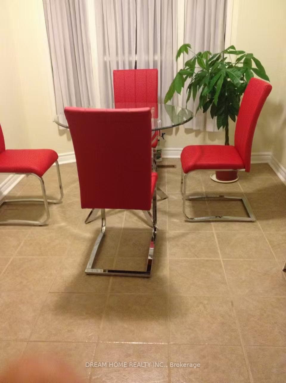 658 Dinsmore Court photo 8