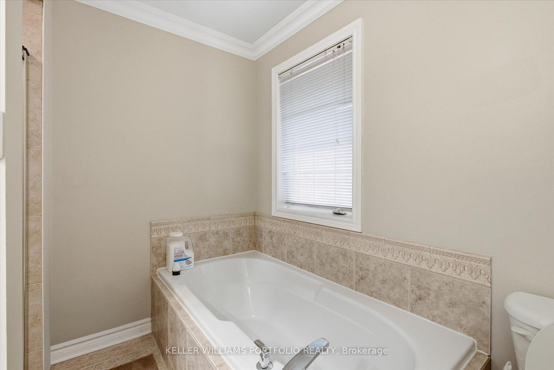 2153 Meadowglen Drive photo 28