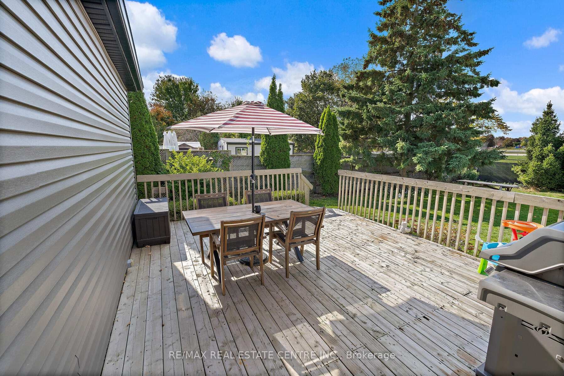 351 Peel Street photo 28