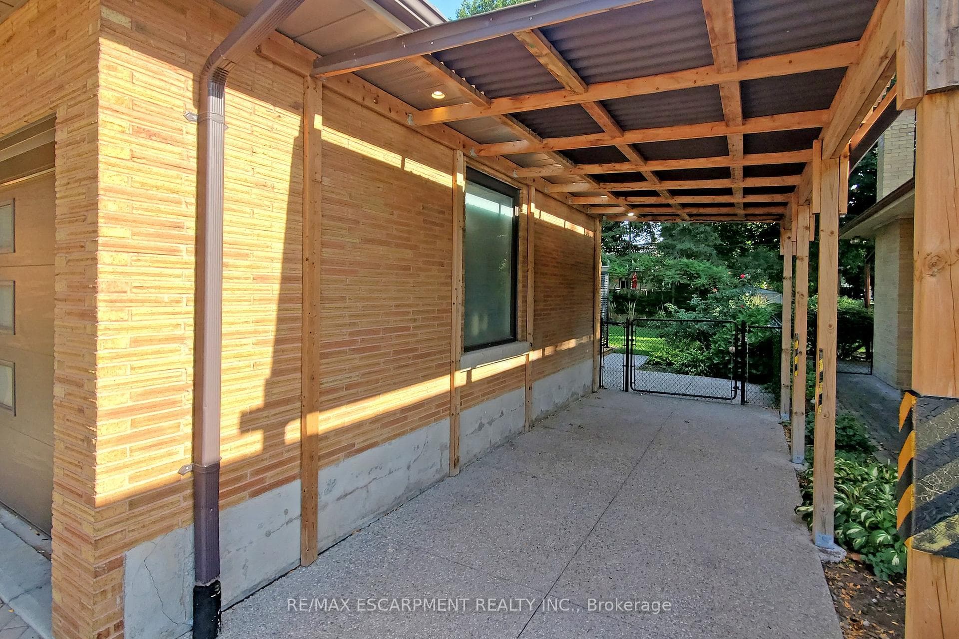 697 George Street photo 34
