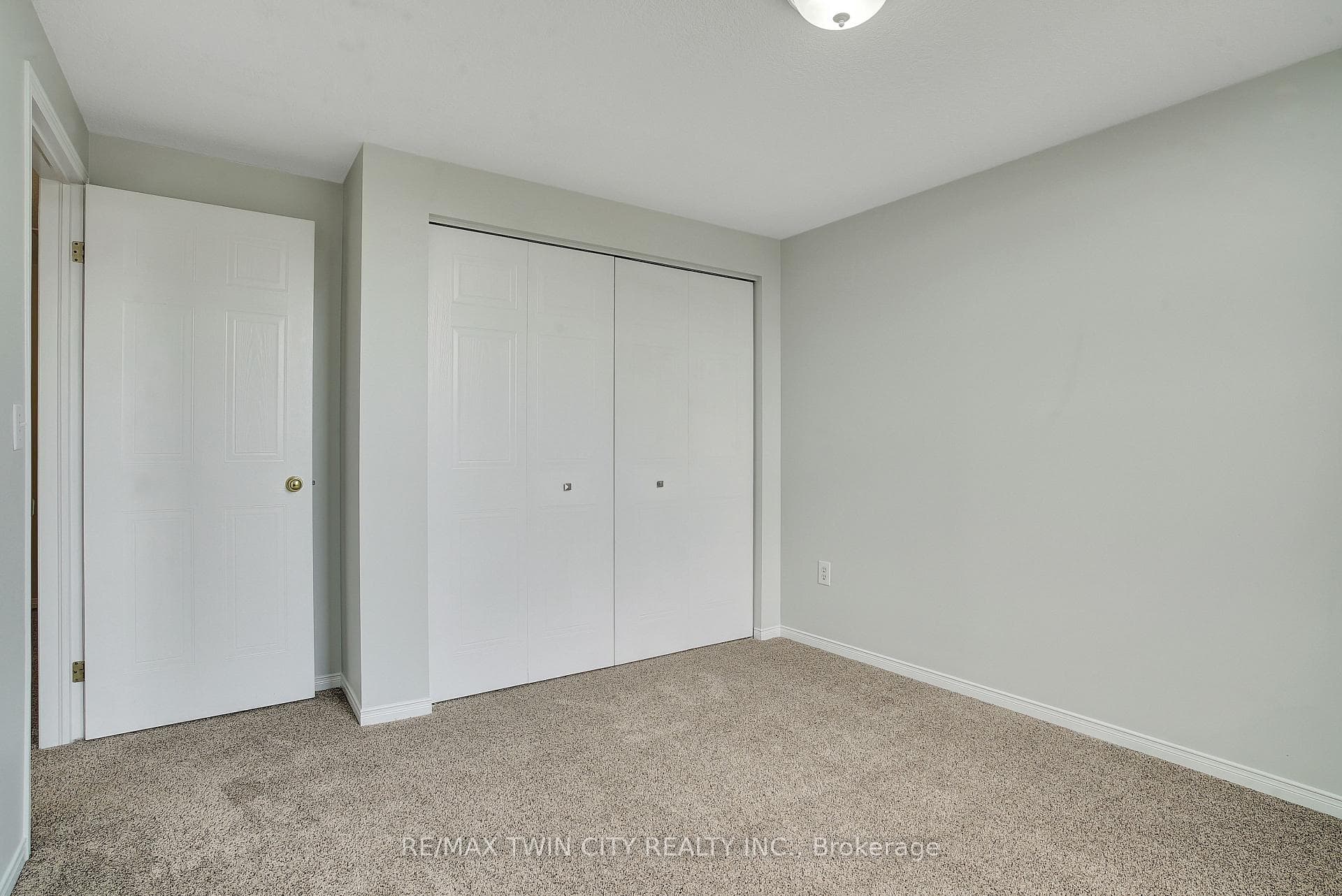 536 Mayflower Street photo 24