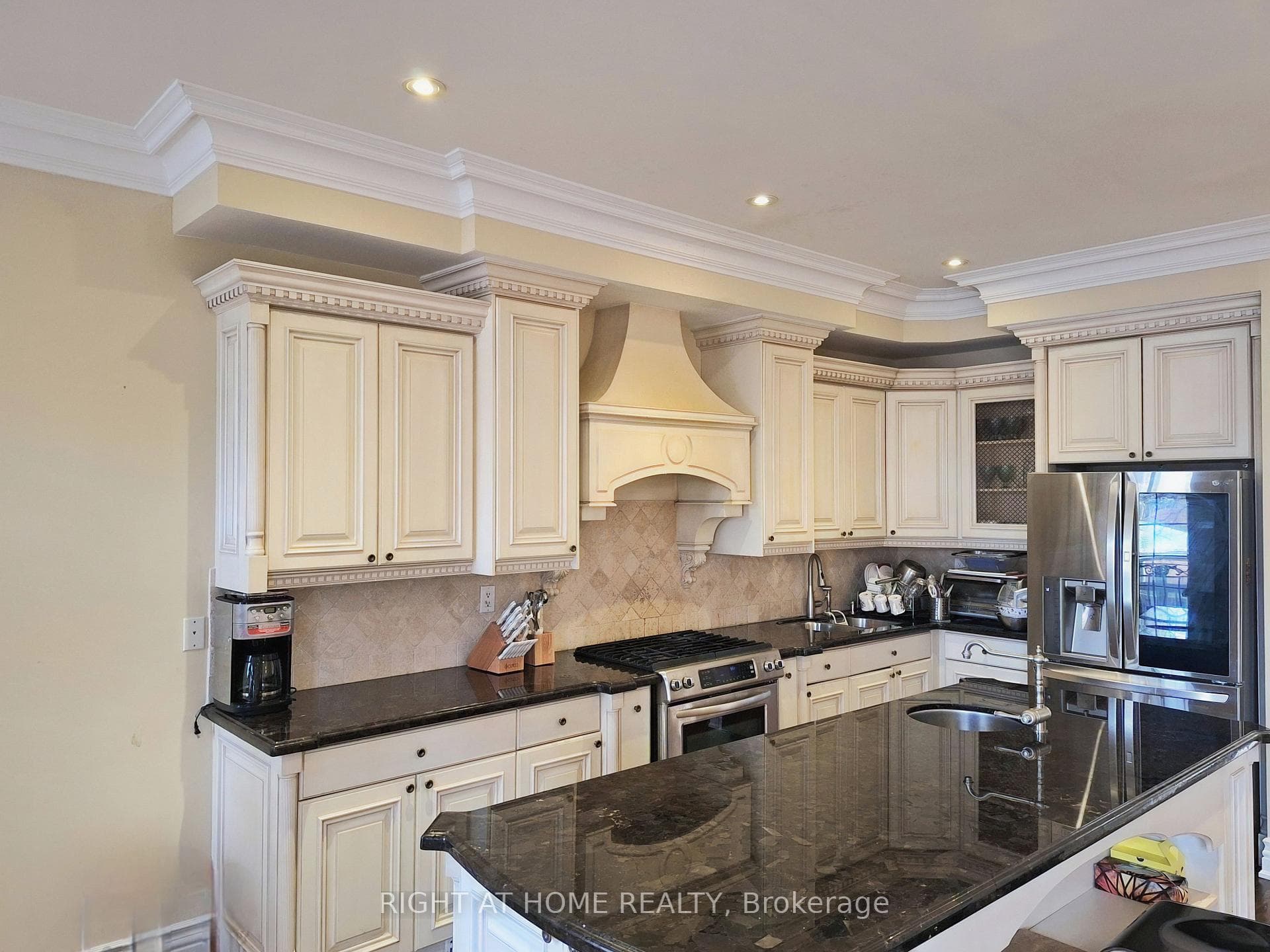 378 Douglas Avenue photo 12