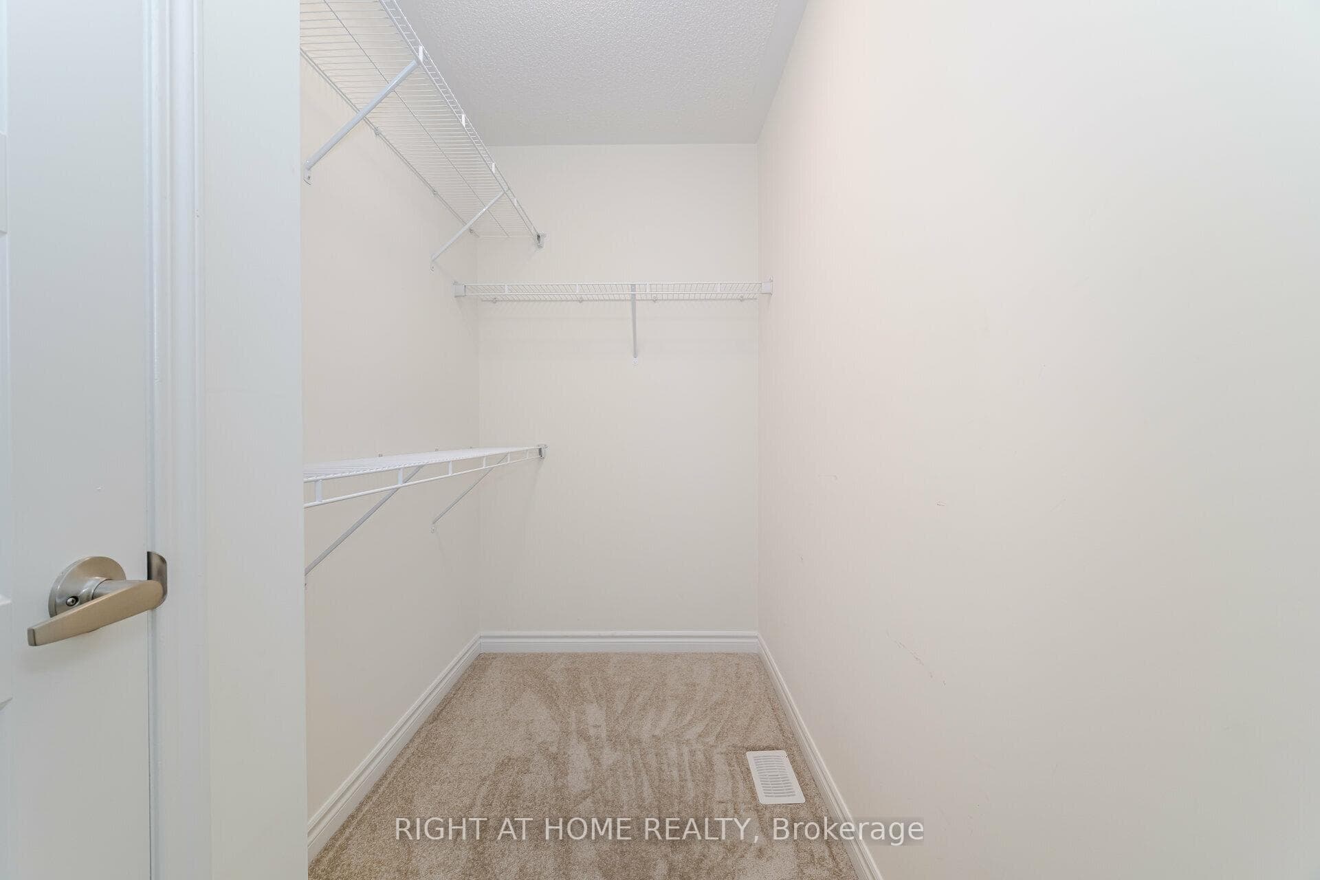 908 Sumac Gardens photo 28
