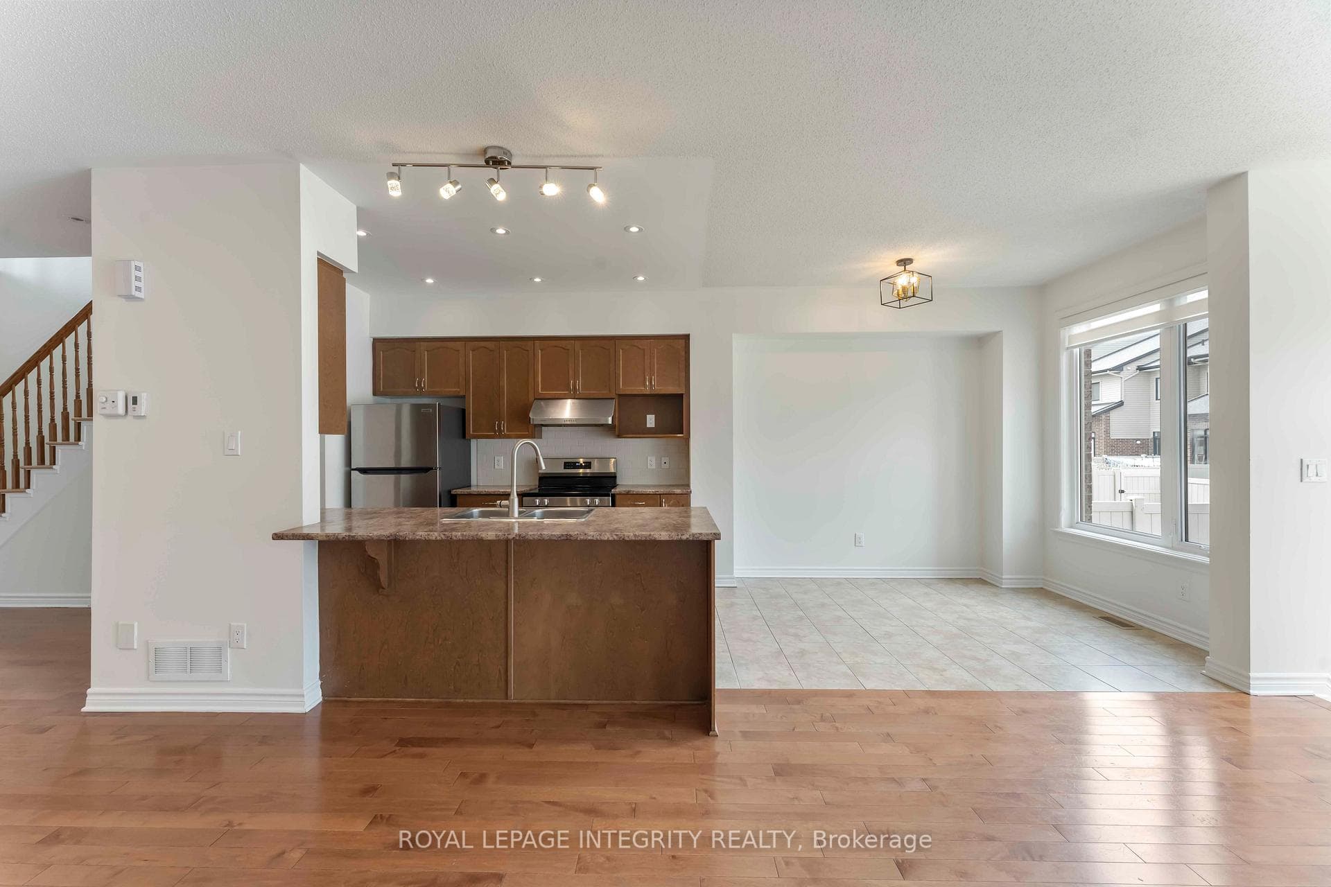 424 Cooks Mill Crescent photo 9