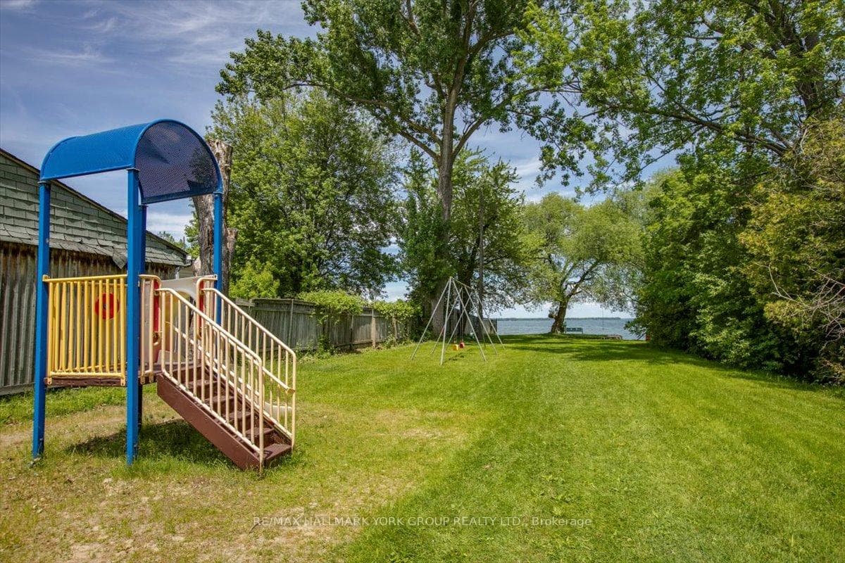 21 Lakeshore Road photo 36