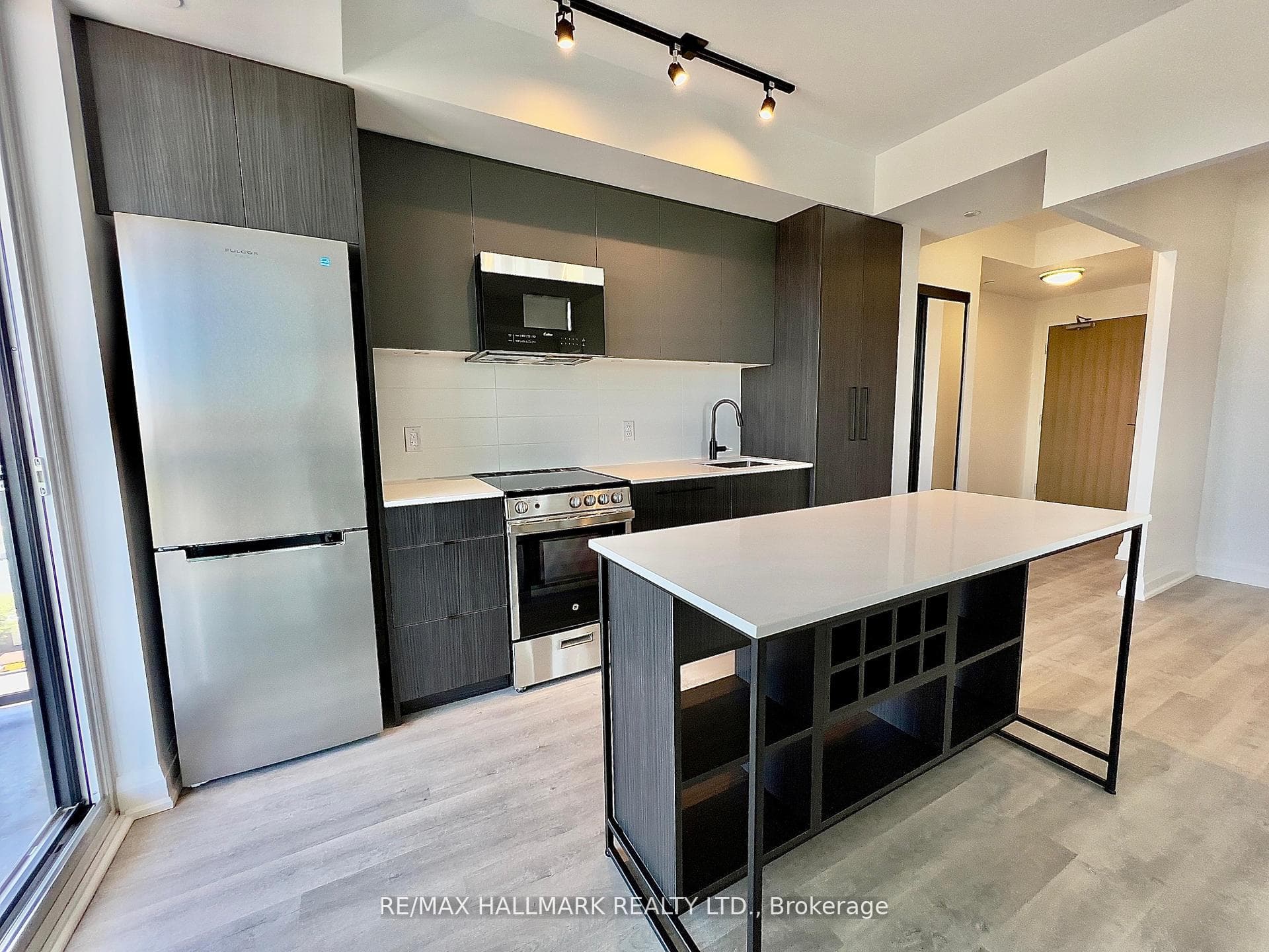 2369 Danforth Avenue Unit 905 photo 2